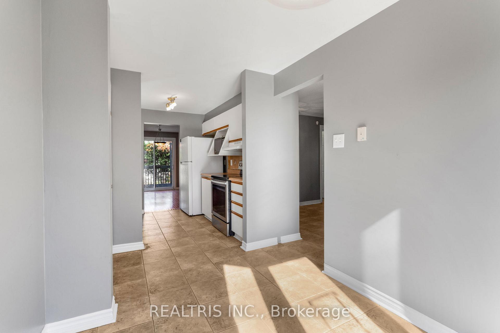 Photo 6 of 1598 Meadowfield Place, Ottawa, Chapel Hill — HOMEH
