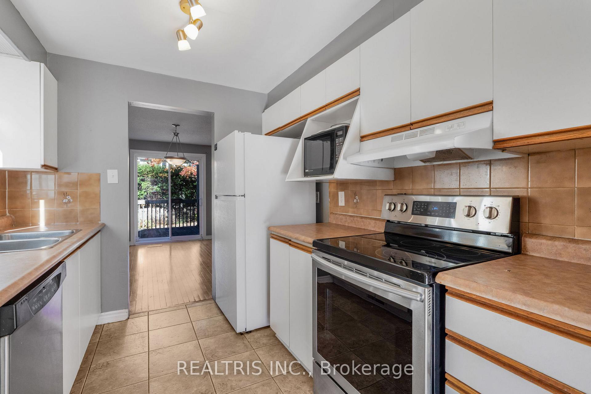 Photo 7 of 1598 Meadowfield Place, Ottawa, Chapel Hill — HOMEH