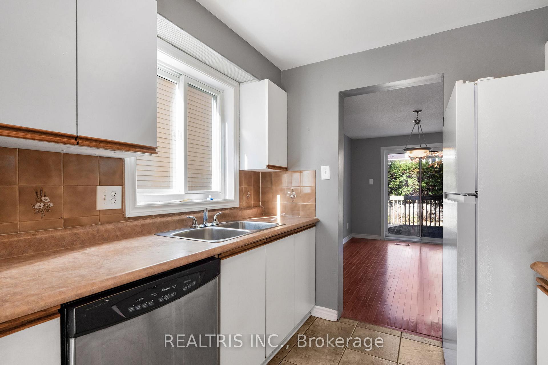 Photo 8 of 1598 Meadowfield Place, Ottawa, Chapel Hill — HOMEH