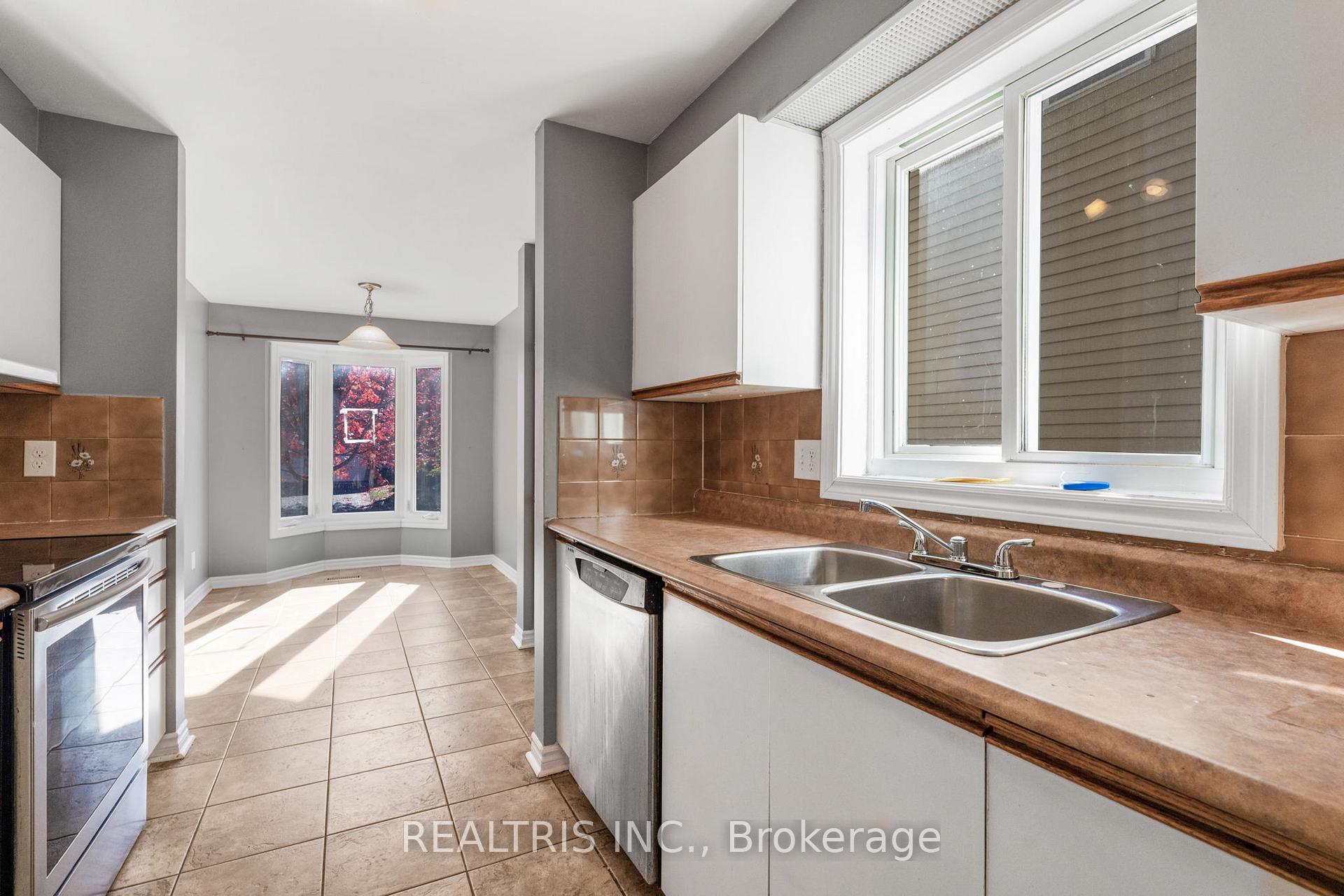 Photo 9 of 1598 Meadowfield Place, Ottawa, Chapel Hill — HOMEH