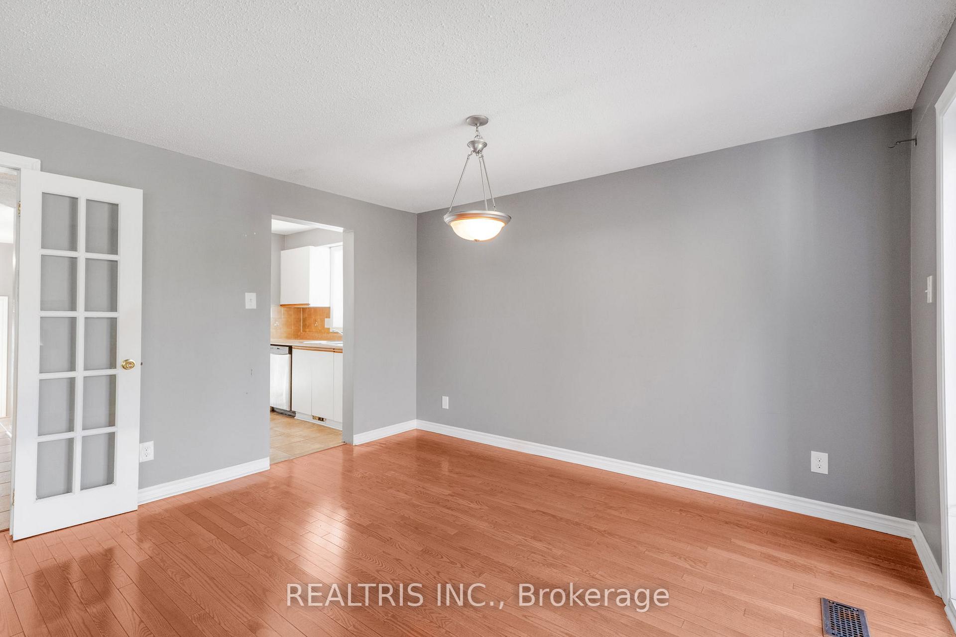 Photo 12 of 1598 Meadowfield Place, Ottawa, Chapel Hill — HOMEH