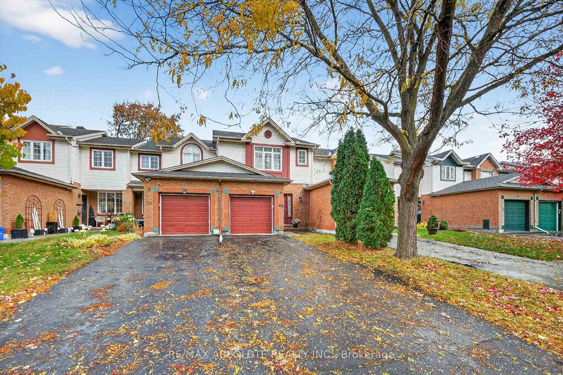 Photo 2 of 104 College Circle, Ottawa, Castle Heights — HOMEH