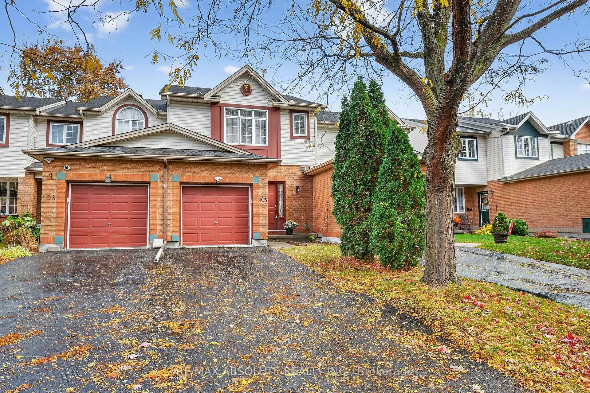 Photo 3 of 104 College Circle, Ottawa, Castle Heights — HOMEH
