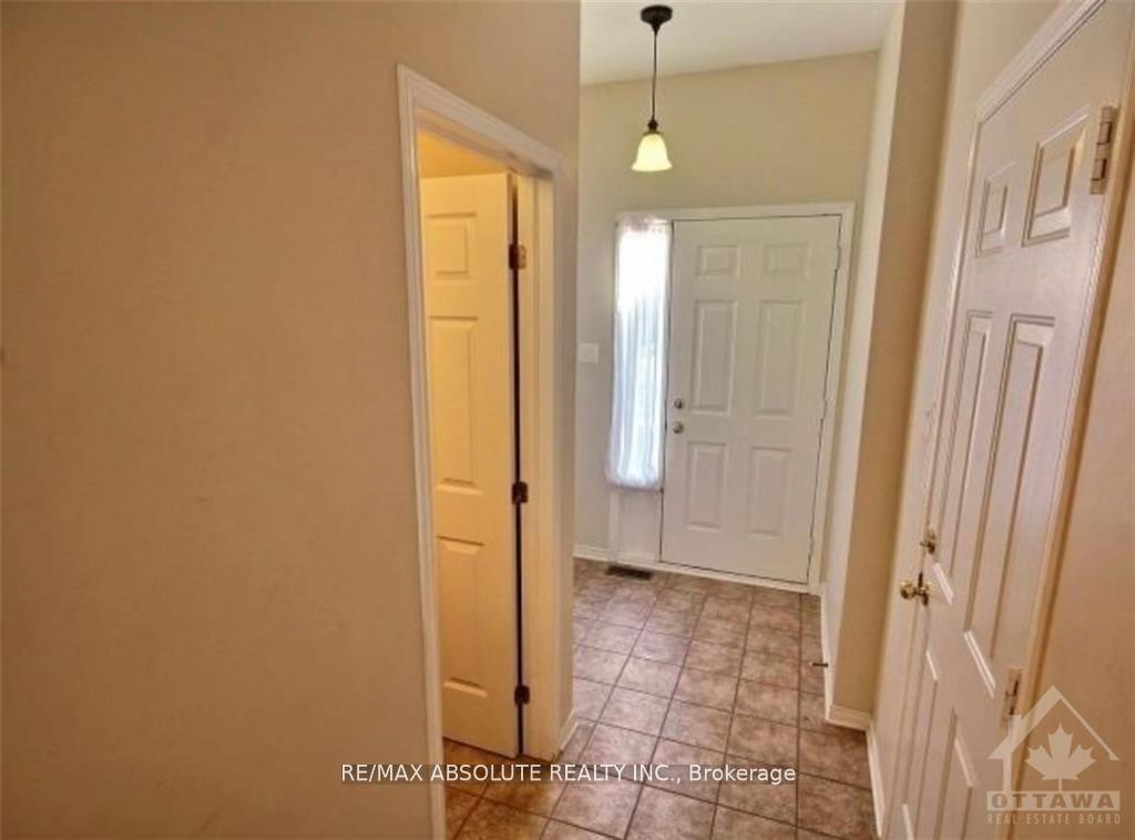 Photo 7 of 104 College Circle, Ottawa, Castle Heights — HOMEH