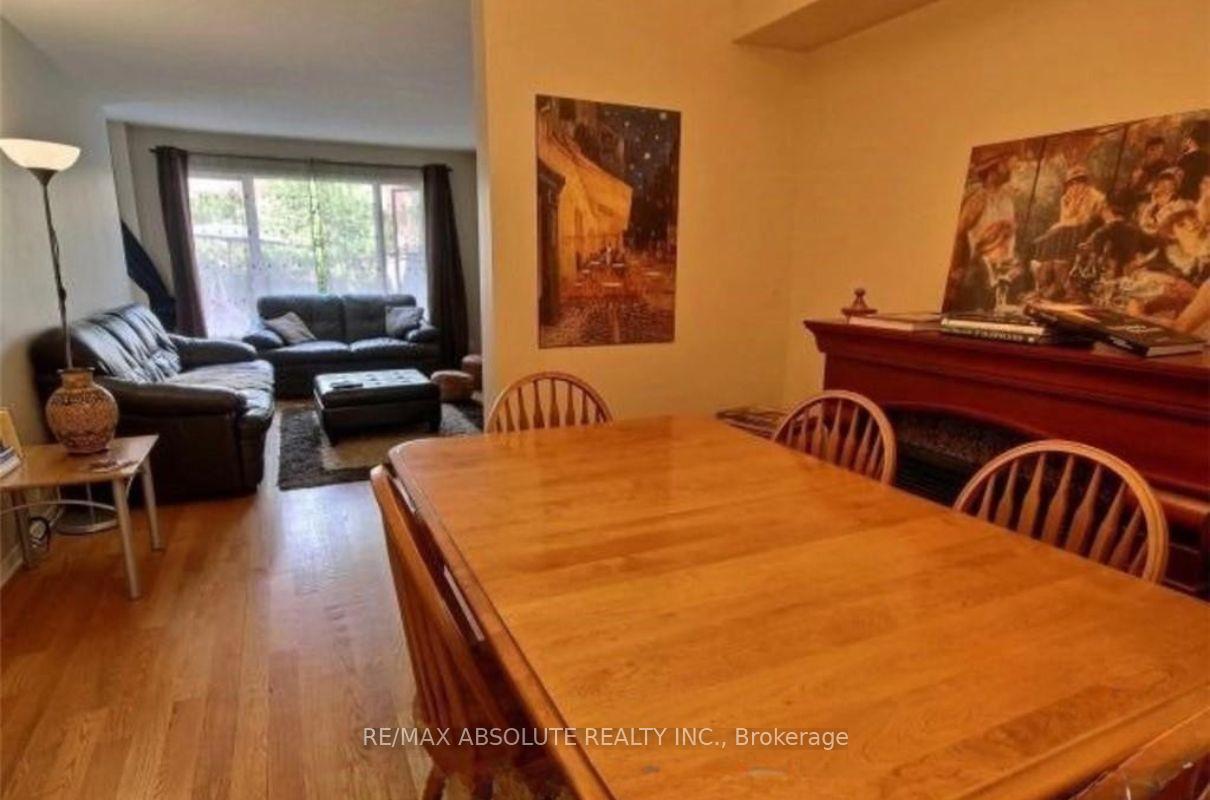 Photo 9 of 104 College Circle, Ottawa, Castle Heights — HOMEH
