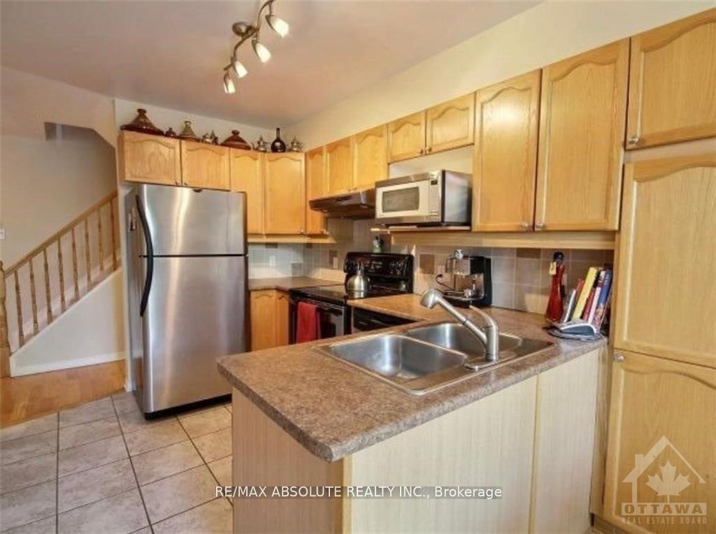 Photo 11 of 104 College Circle, Ottawa, Castle Heights — HOMEH
