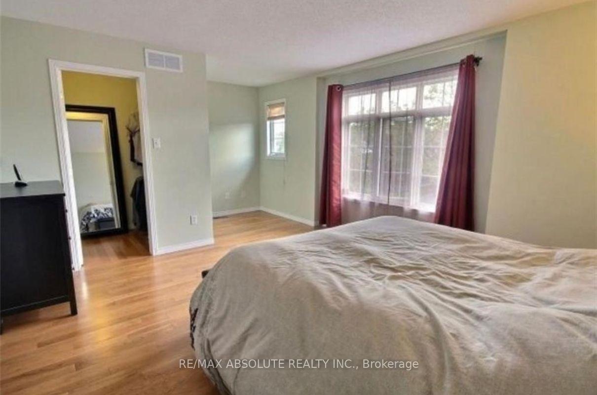 Photo 15 of 104 College Circle, Ottawa, Castle Heights — HOMEH