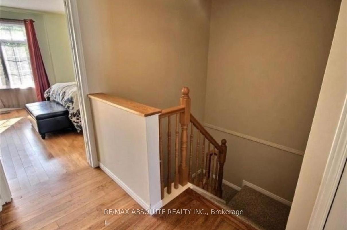 Photo 17 of 104 College Circle, Ottawa, Castle Heights — HOMEH