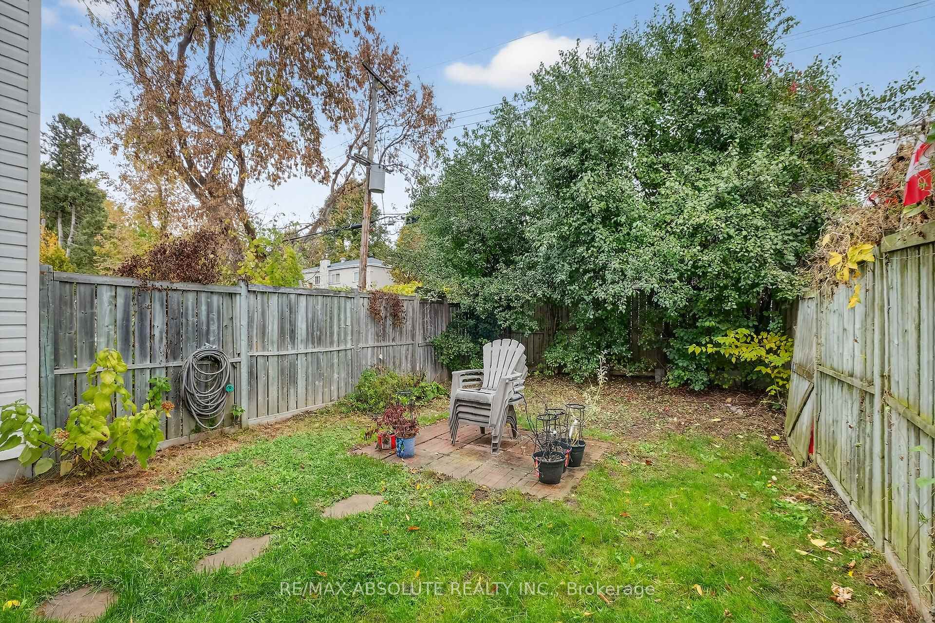 Photo 19 of 104 College Circle, Ottawa, Castle Heights — HOMEH
