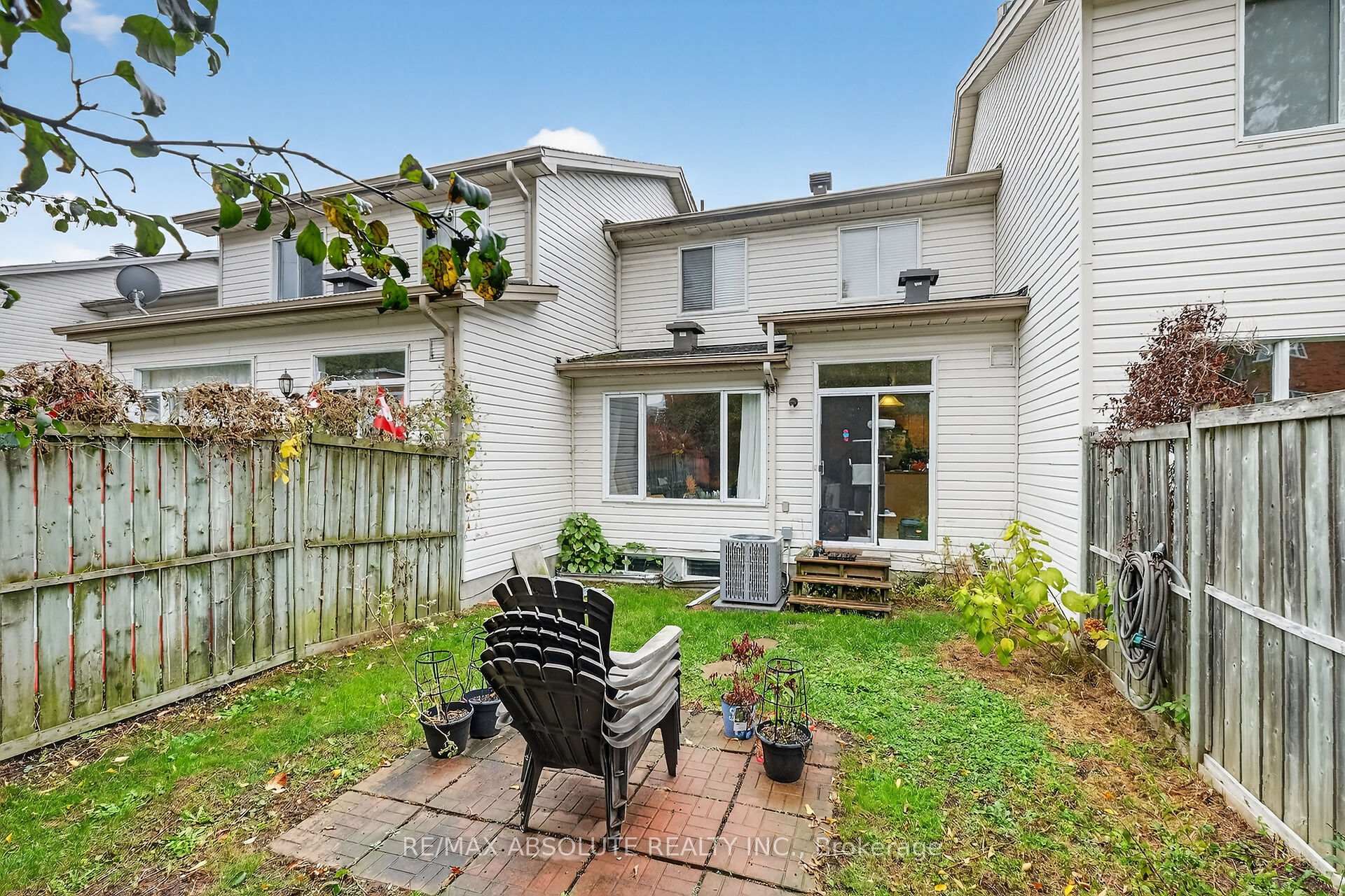 Photo 20 of 104 College Circle, Ottawa, Castle Heights — HOMEH
