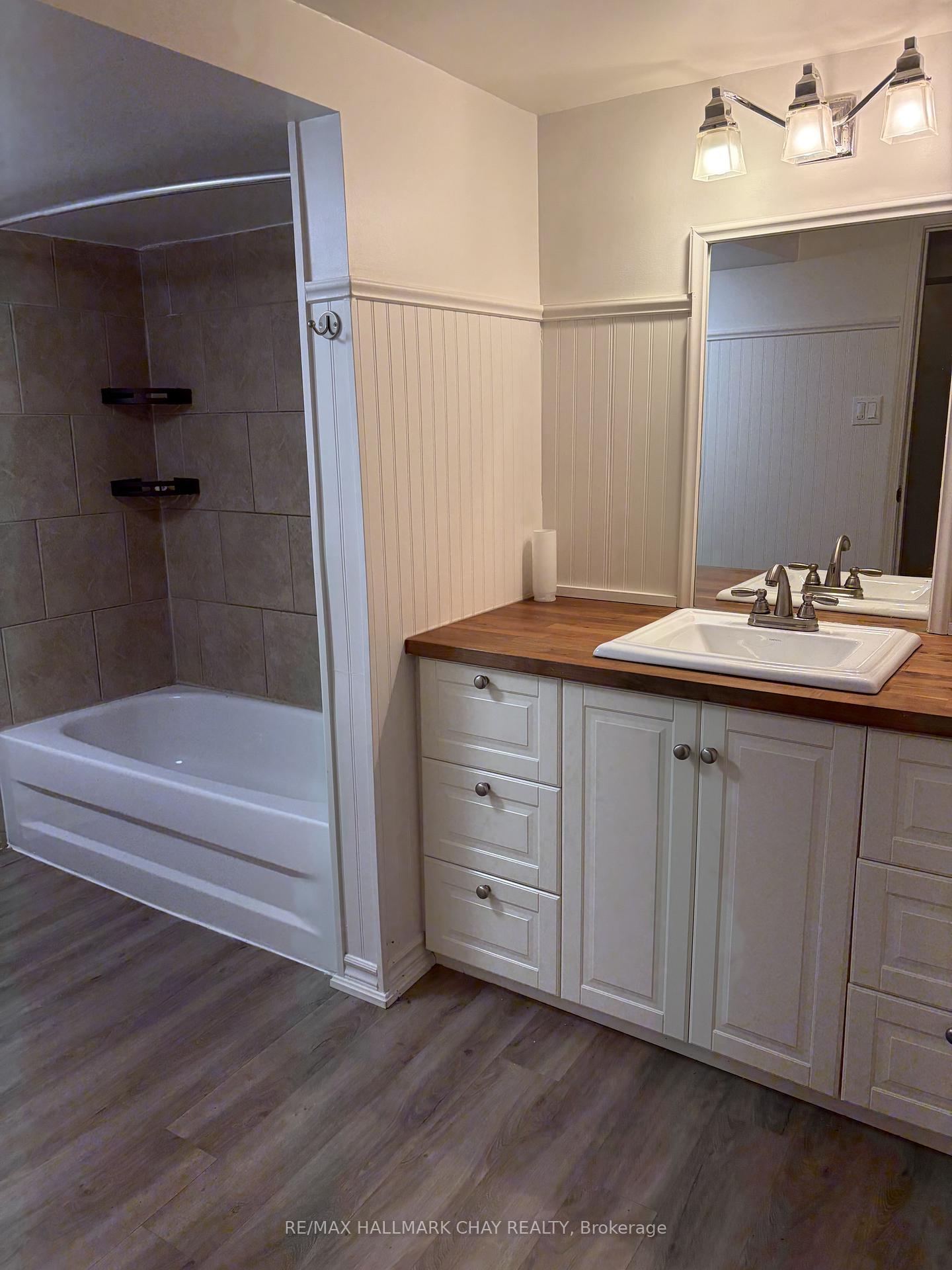 Photo 4 of Unit Lower Unit, 10 Oak Street, New Tecumseth, Alliston — HOMEH