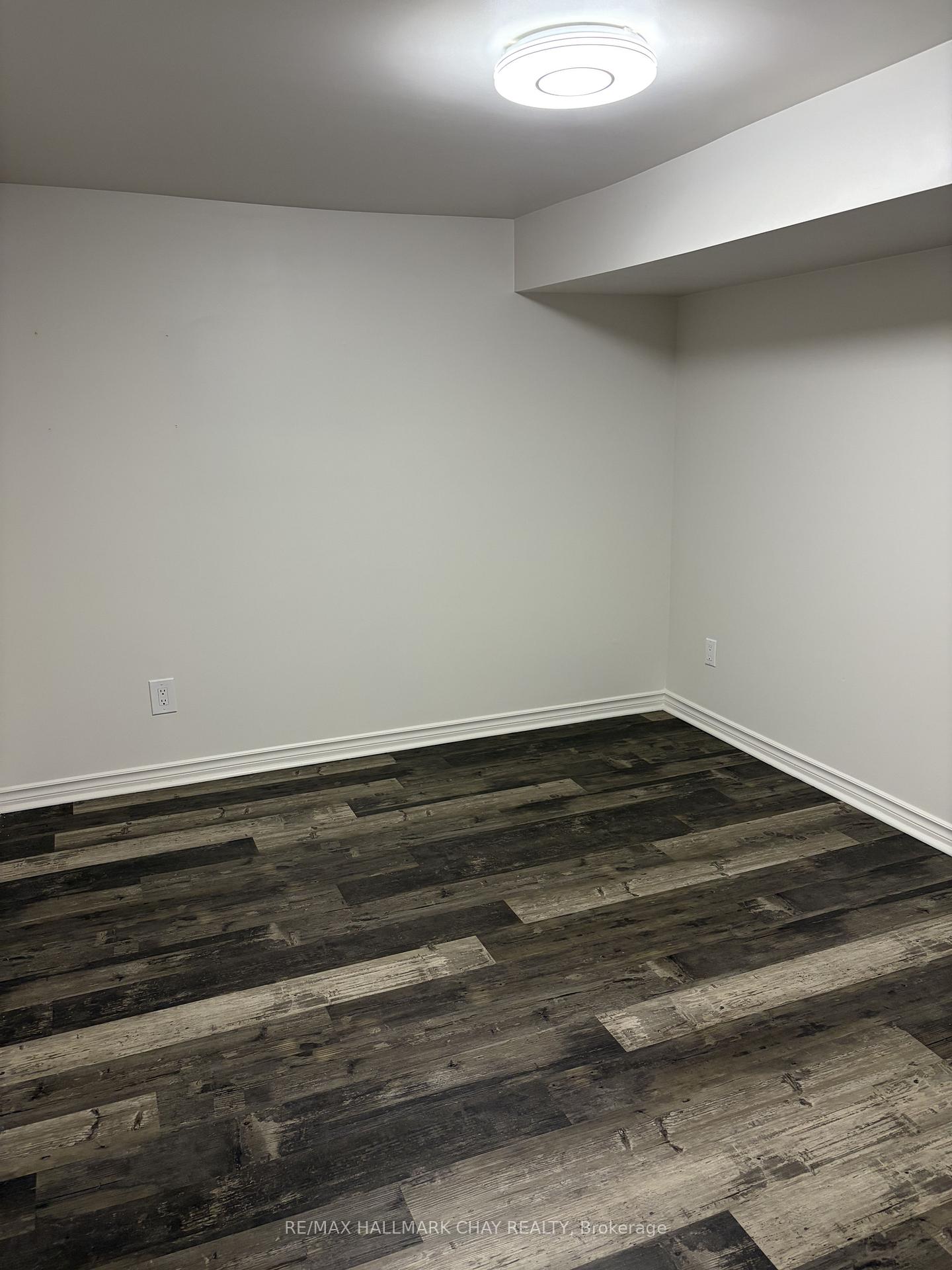 Photo 5 of Unit Lower Unit, 10 Oak Street, New Tecumseth, Alliston — HOMEH