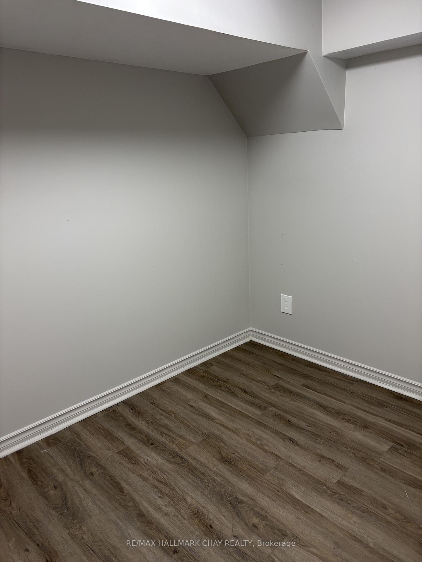 Photo 6 of Unit Lower Unit, 10 Oak Street, New Tecumseth, Alliston — HOMEH