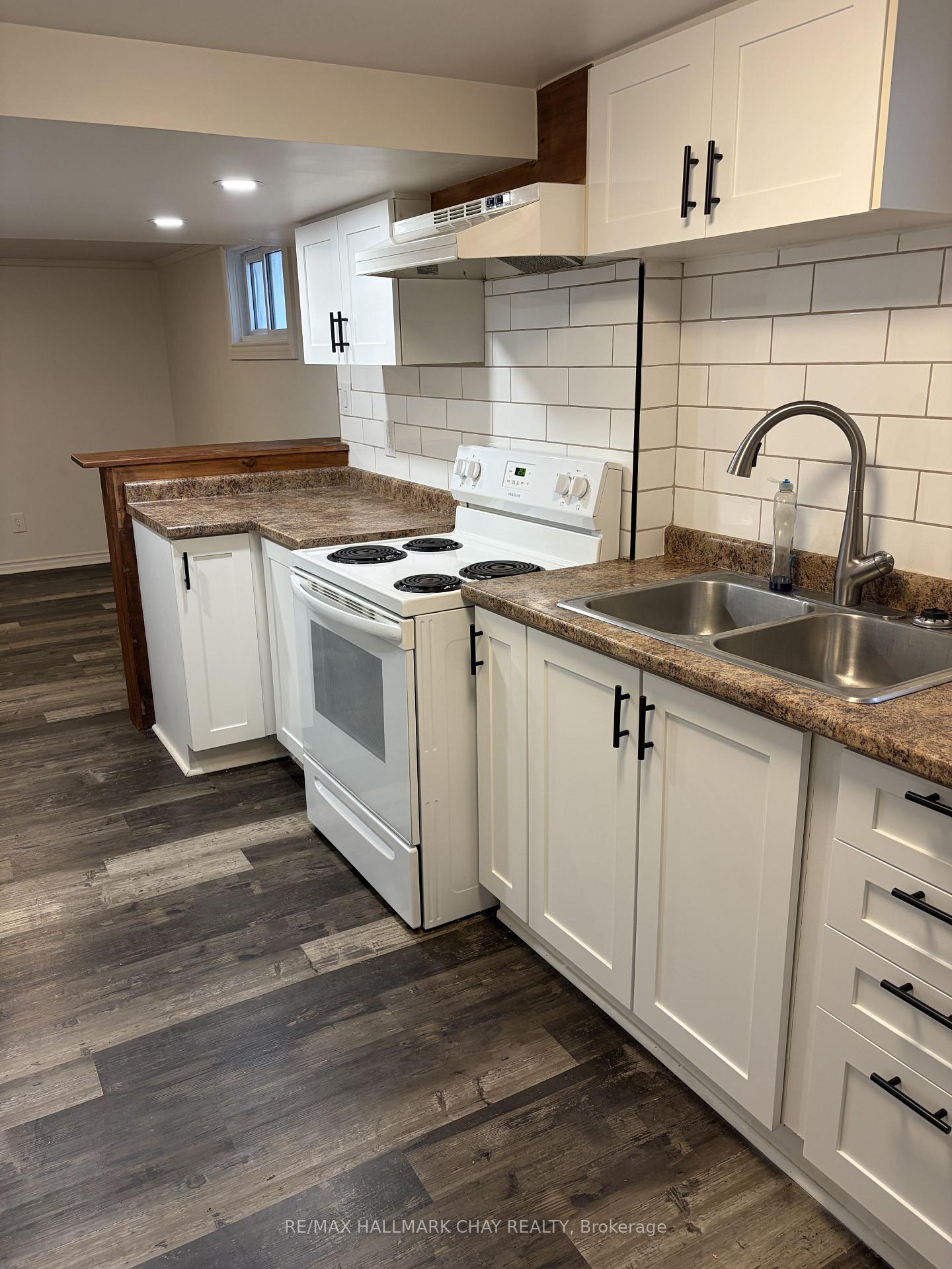 Photo 7 of Unit Lower Unit, 10 Oak Street, New Tecumseth, Alliston — HOMEH