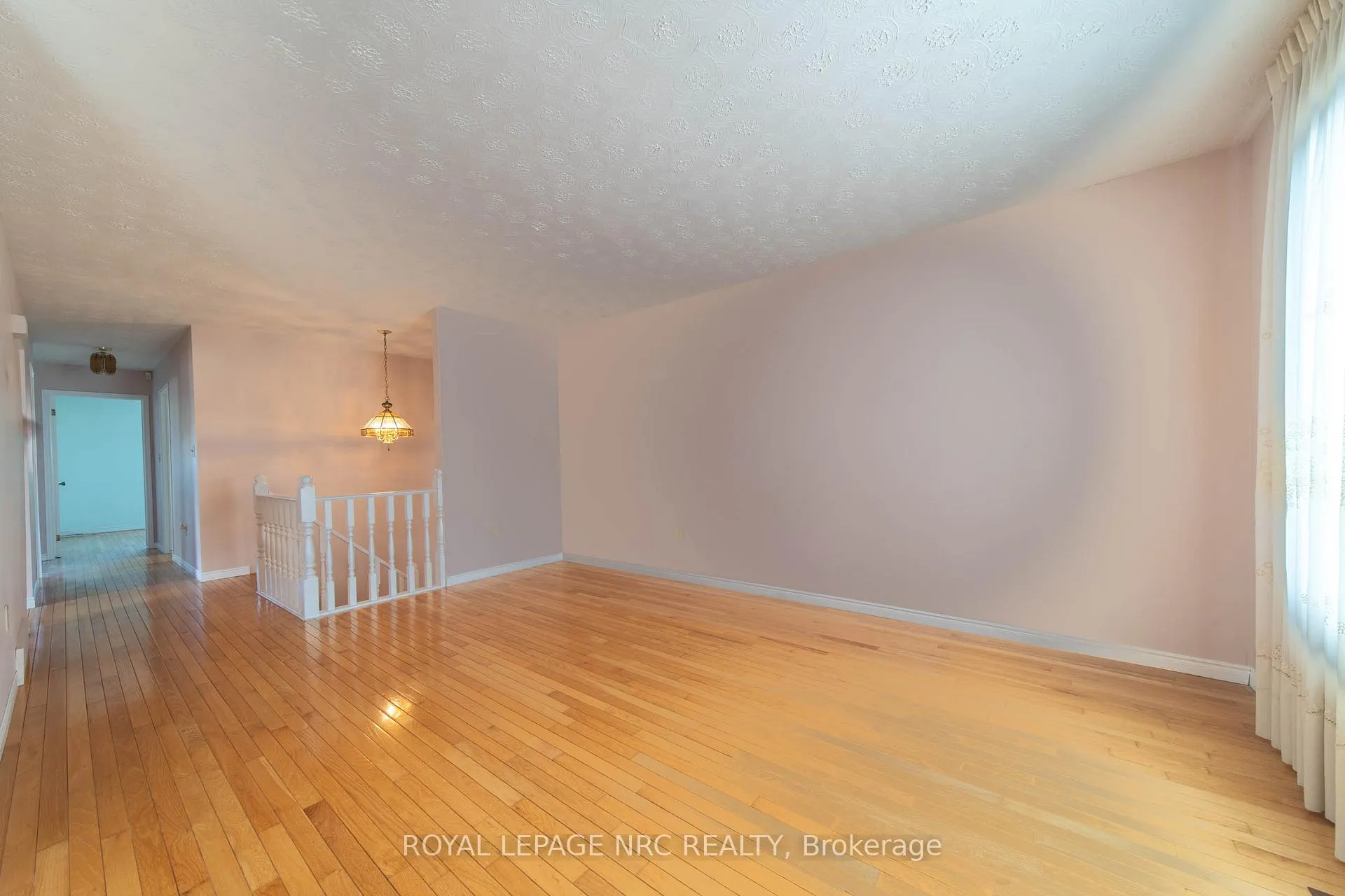 Photo 5 of 6399 Riall Street, Niagara Falls, Stamford — HOMEH