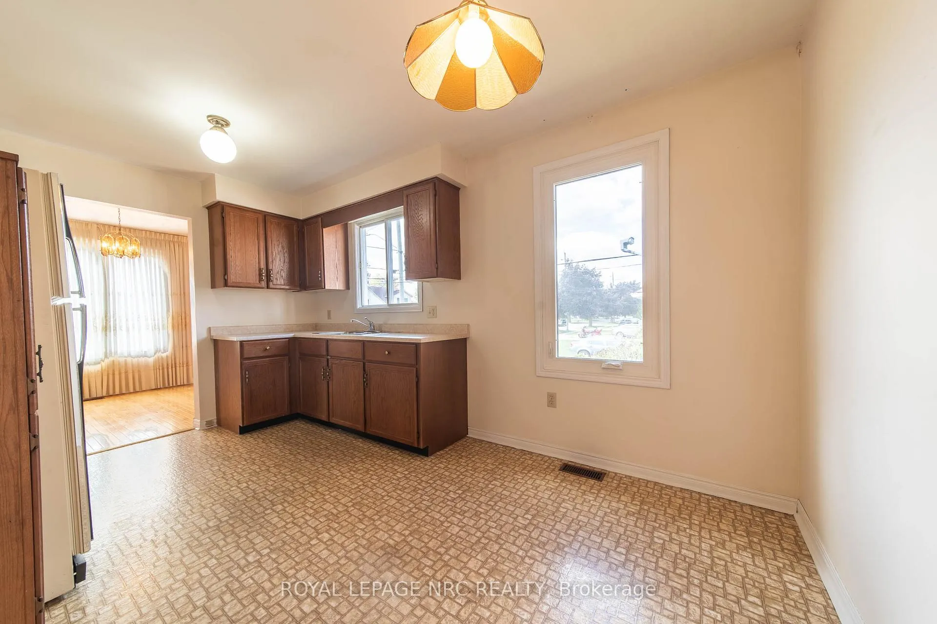 Photo 7 of 6399 Riall Street, Niagara Falls, Stamford — HOMEH