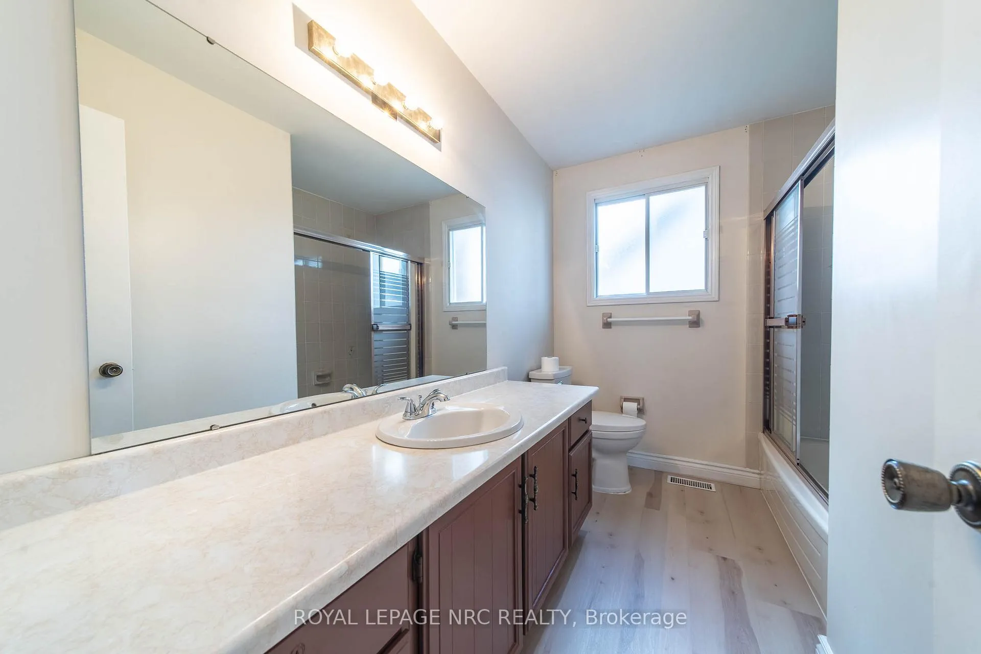 Photo 11 of 6399 Riall Street, Niagara Falls, Stamford — HOMEH