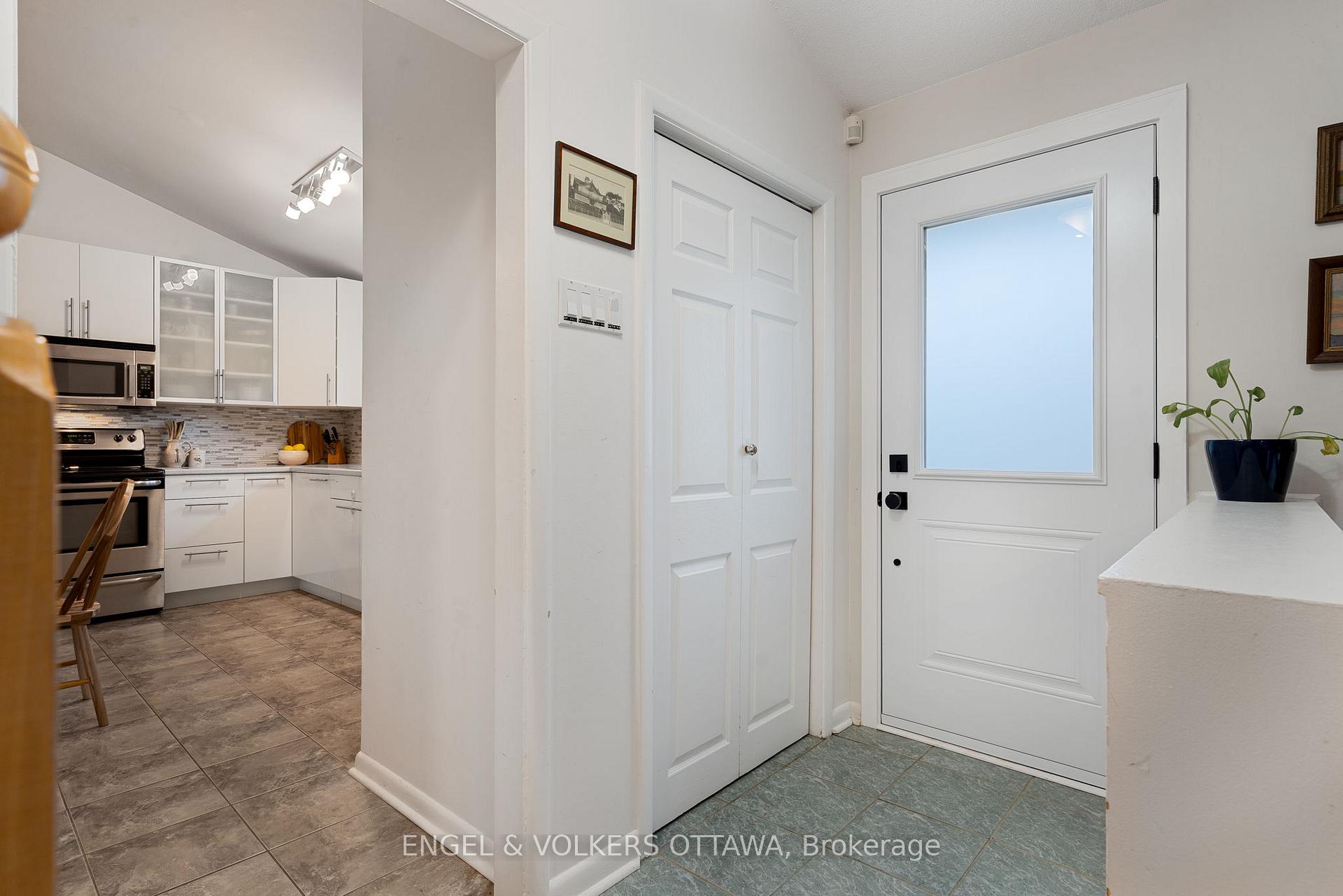 Photo 4 of 1147 Gateway Road, Ottawa, Parkway Park — HOMEH