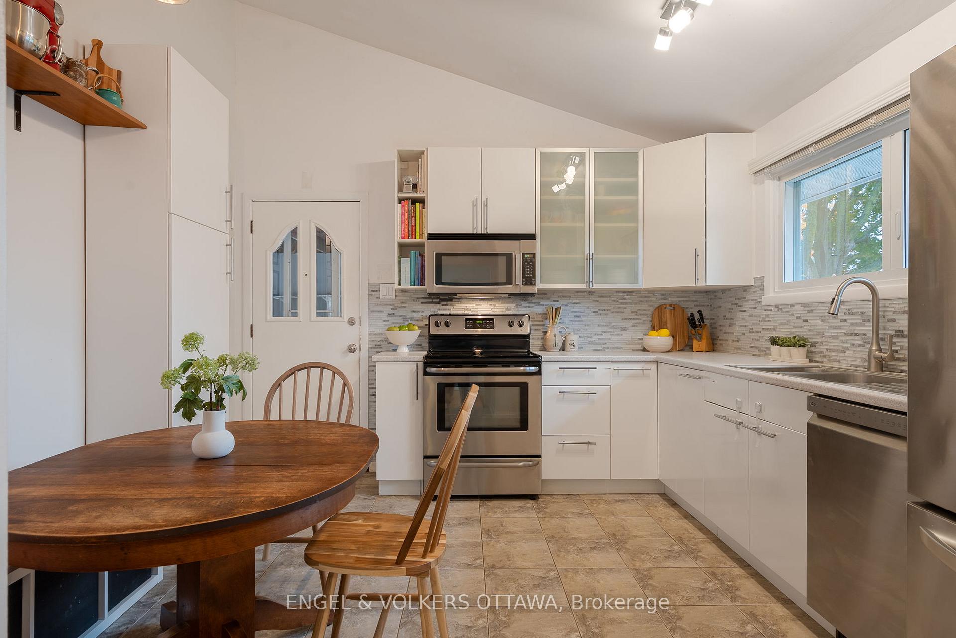 Photo 9 of 1147 Gateway Road, Ottawa, Parkway Park — HOMEH
