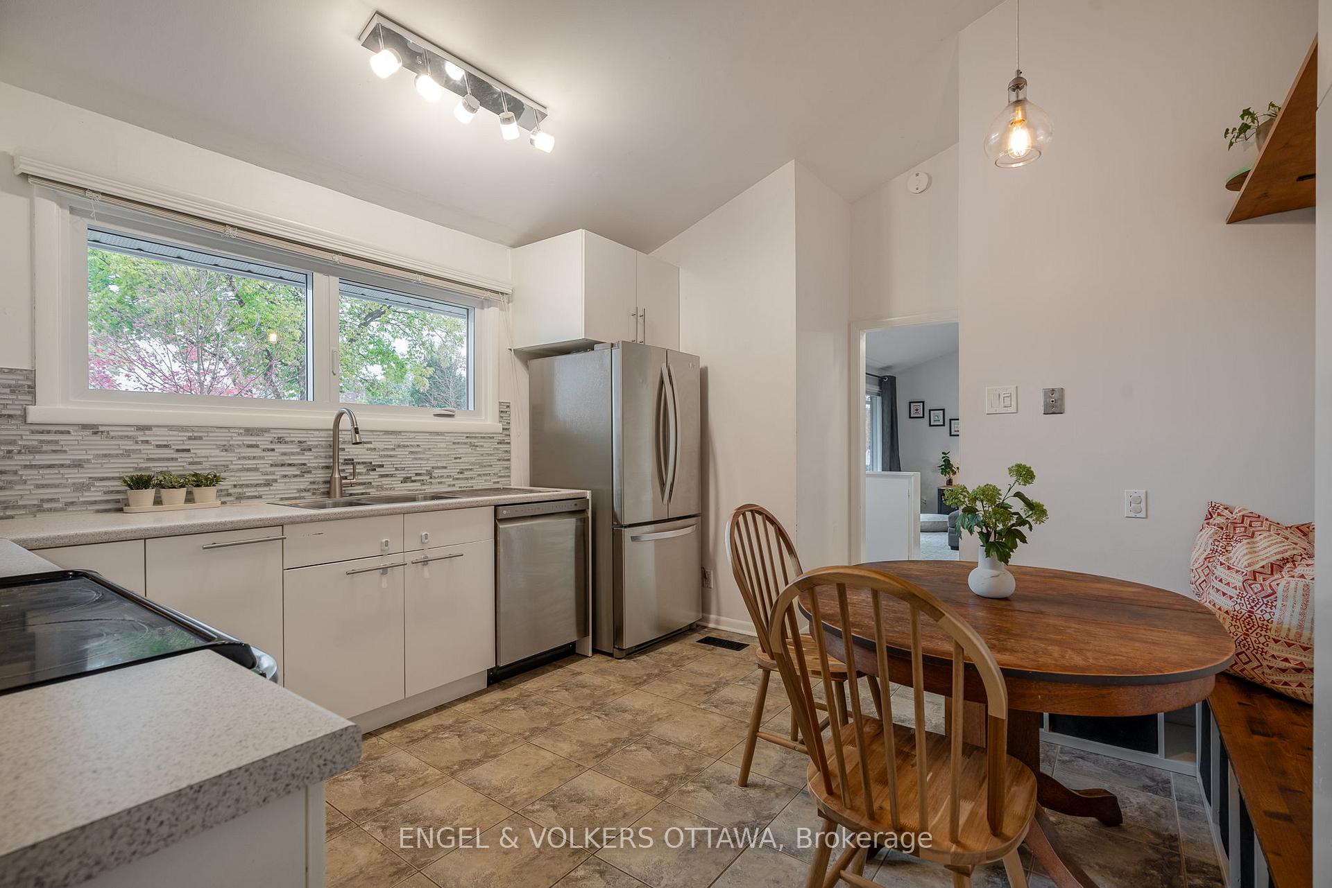 Photo 11 of 1147 Gateway Road, Ottawa, Parkway Park — HOMEH