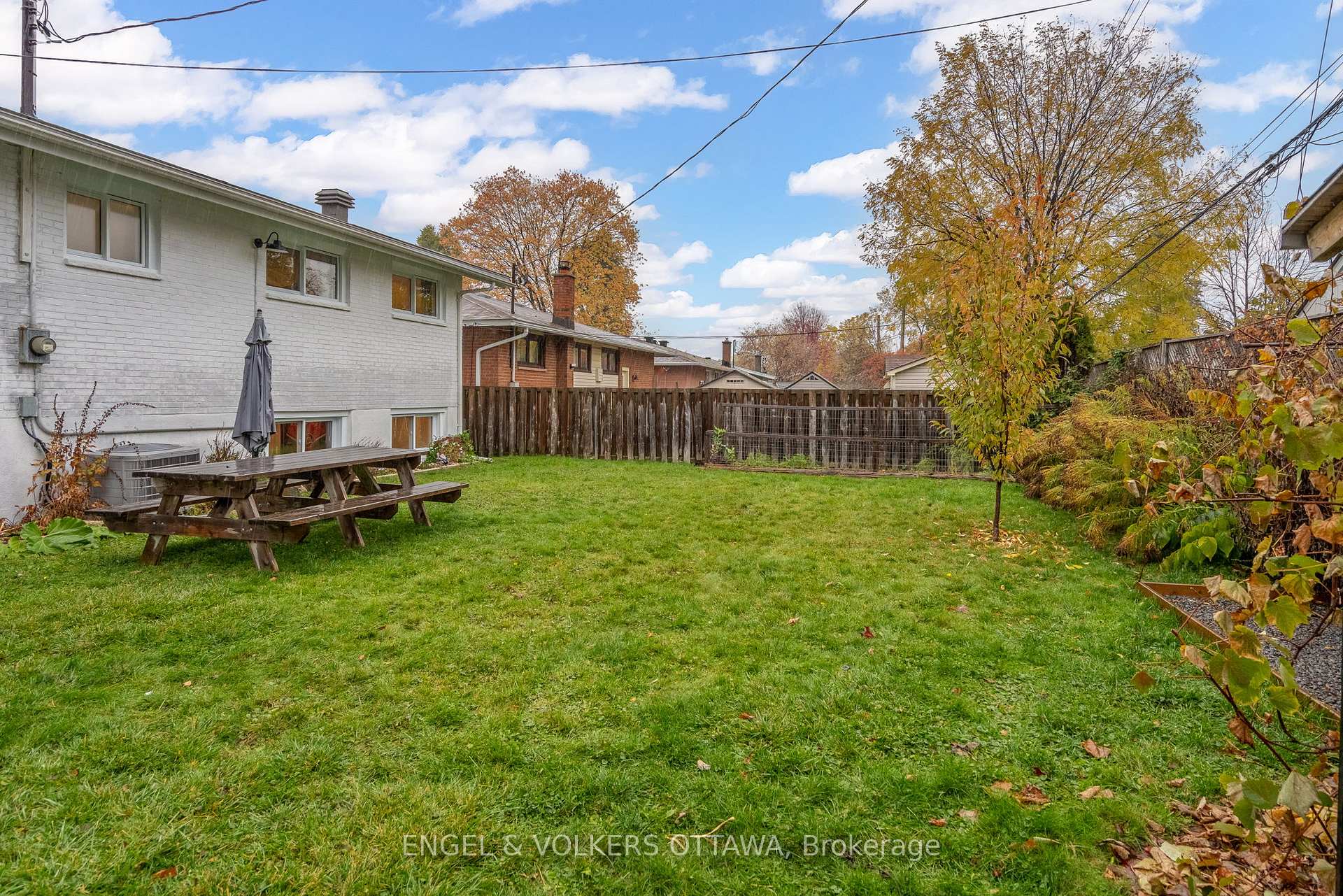 Photo 32 of 1147 Gateway Road, Ottawa, Parkway Park — HOMEH