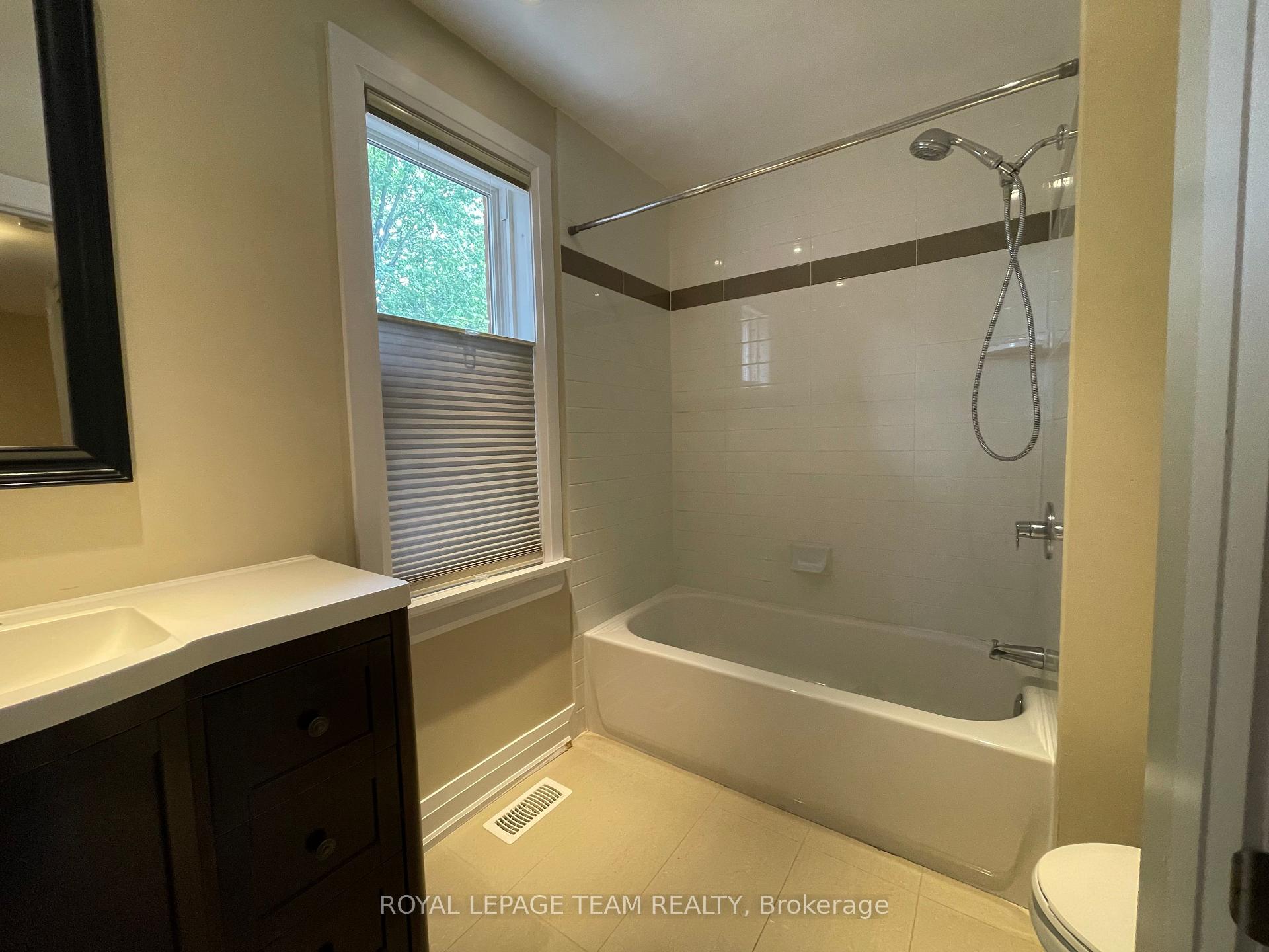 Photo 14 of Unit C, 192 Stanley Avenue, Ottawa, New Edinburgh — HOMEH
