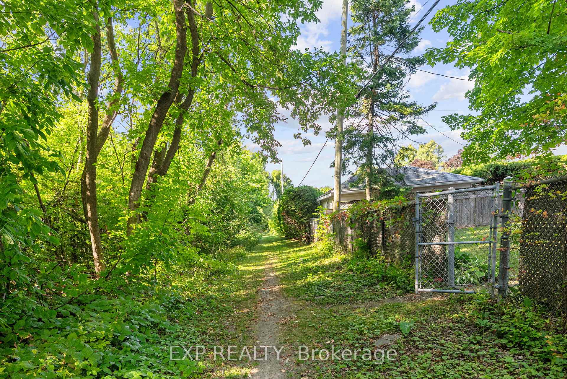 Photo 15 of Unit B, 1240 Adirondack Drive, Ottawa, Kenson Park — HOMEH