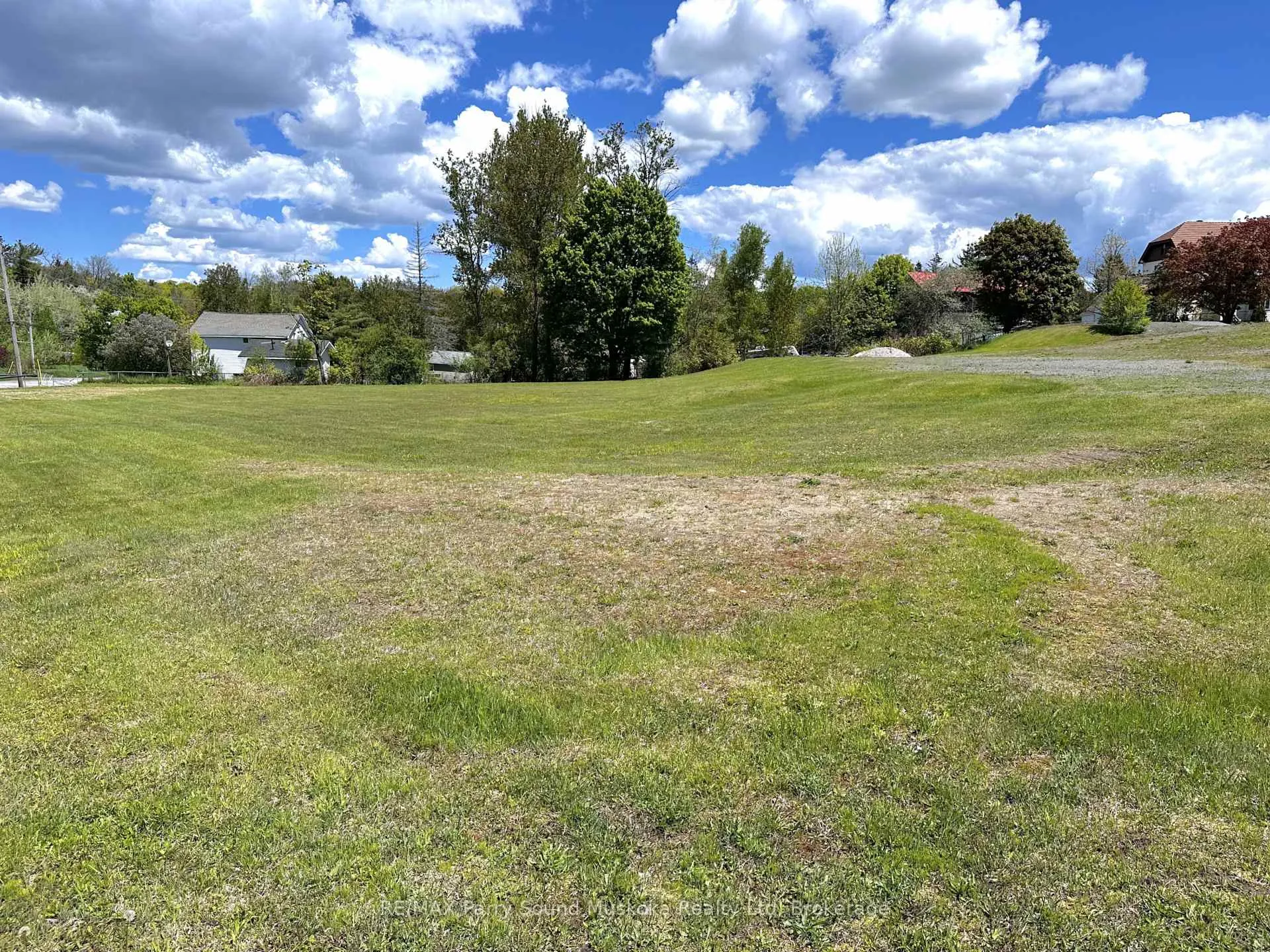 Photo 4 of Meadow Street, Parry Sound — HOMEH