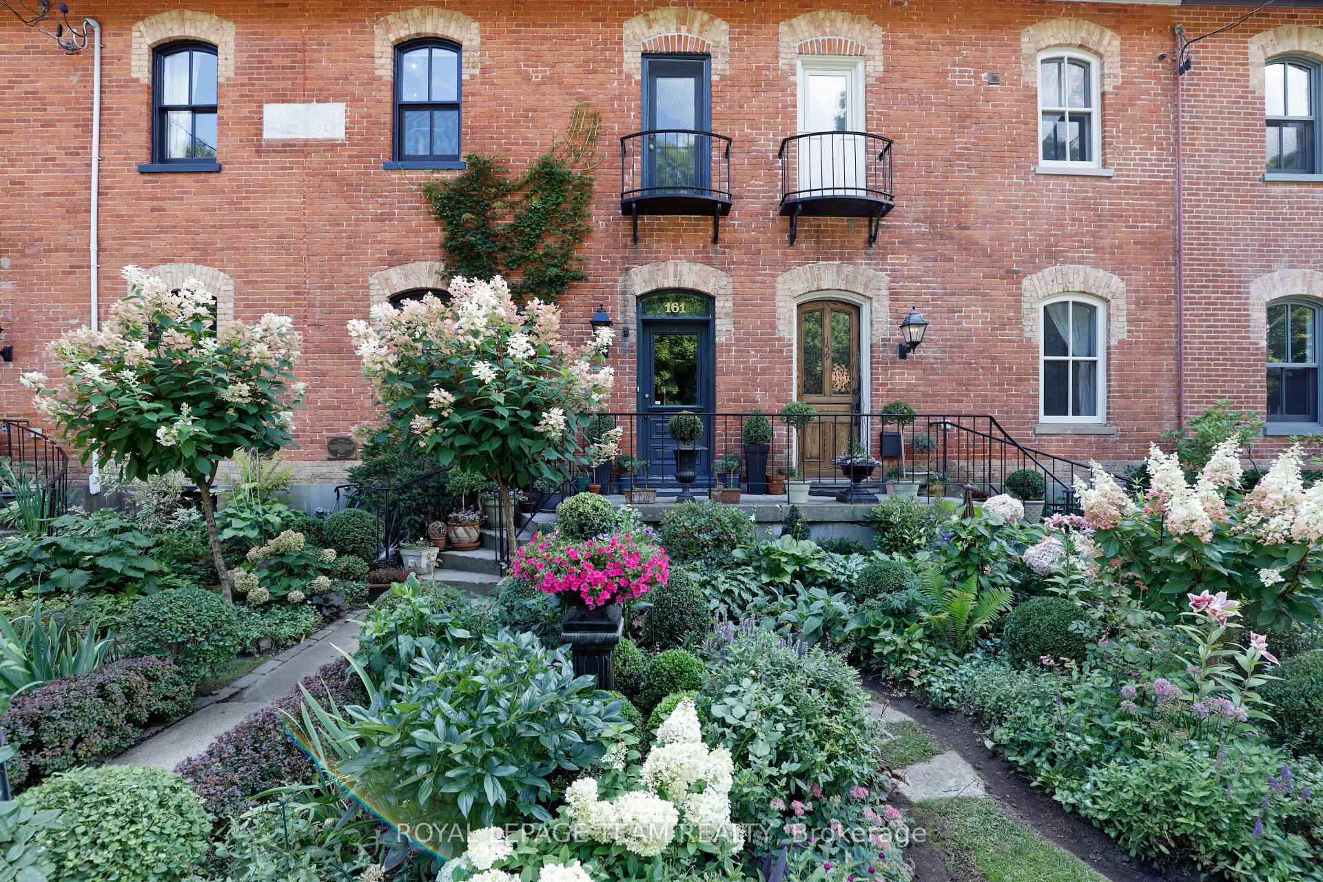 Photo 2 of 161 Mackay Street, Ottawa, New Edinburgh — HOMEH