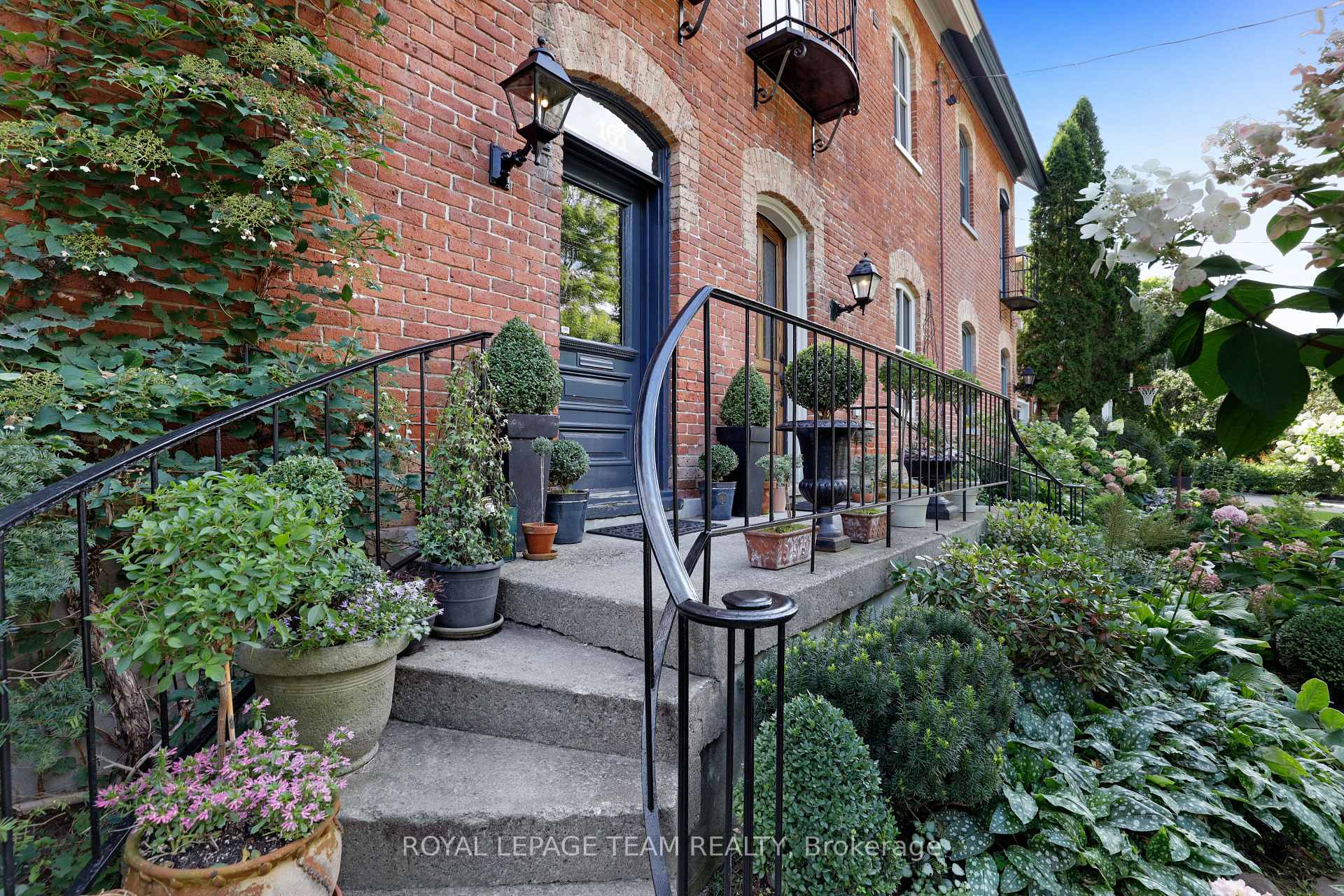 Photo 3 of 161 Mackay Street, Ottawa, New Edinburgh — HOMEH