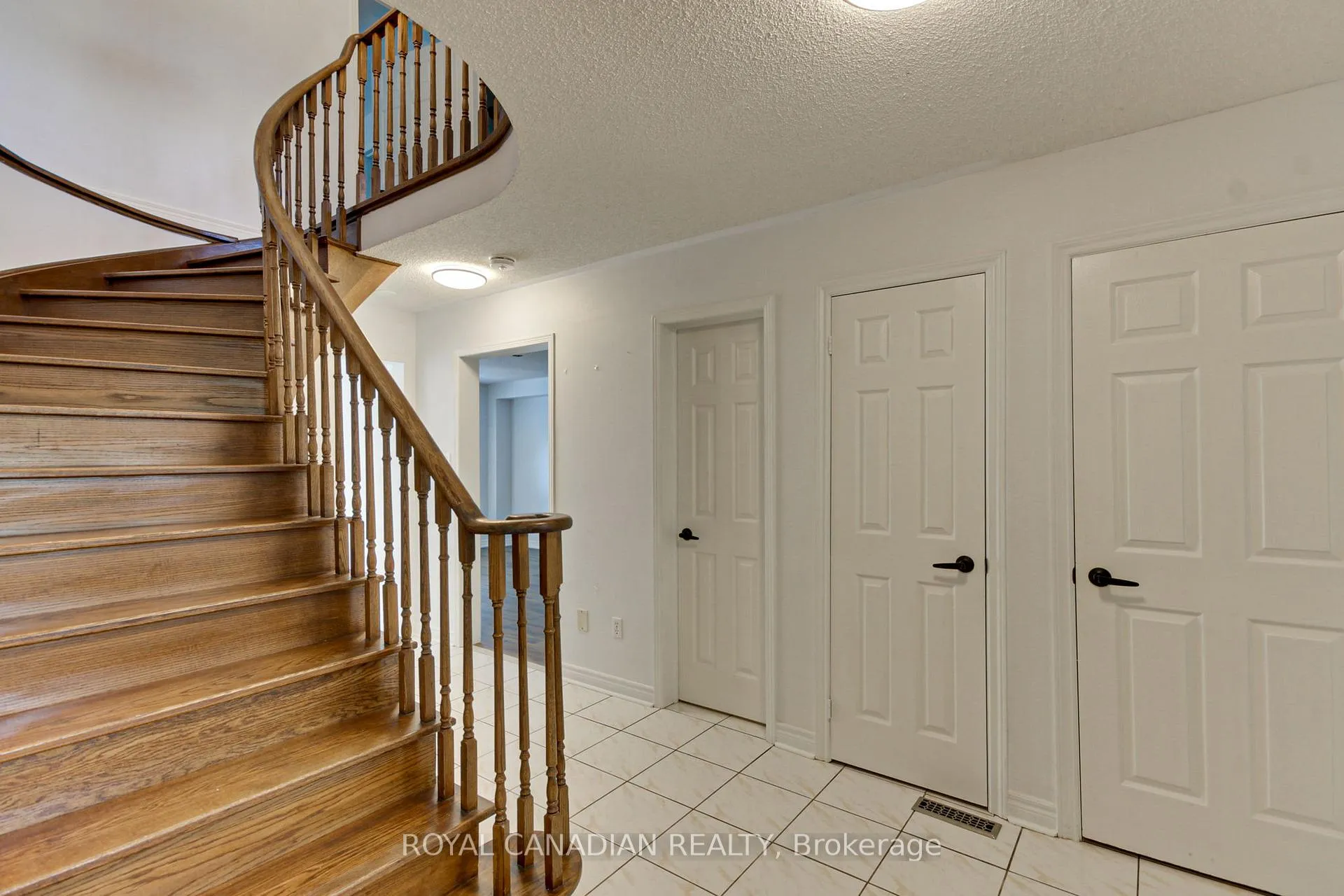 Photo 5 of 175 Rhodes Circle, Newmarket, Glenway Estates — HOMEH
