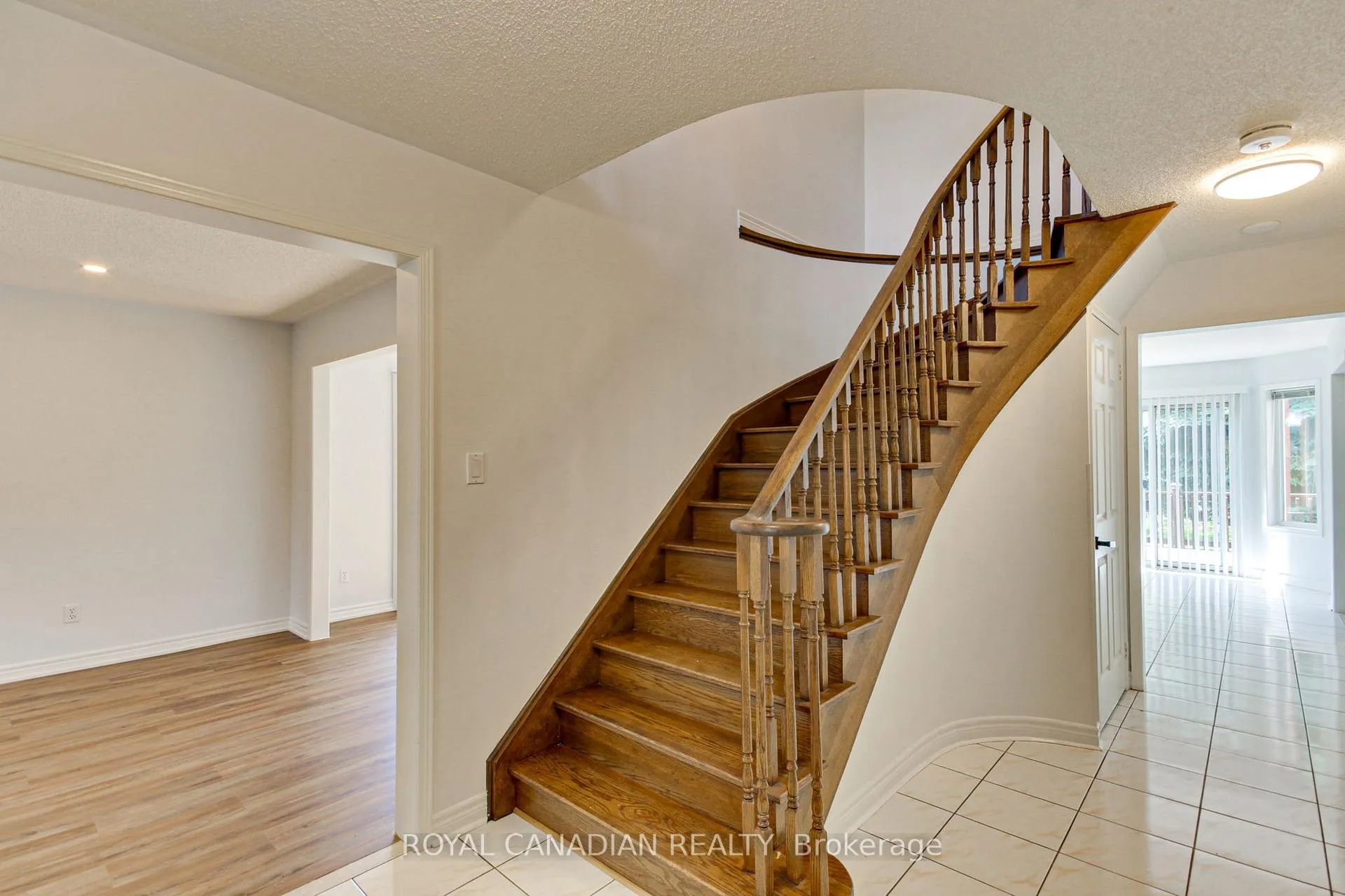 Photo 6 of 175 Rhodes Circle, Newmarket, Glenway Estates — HOMEH
