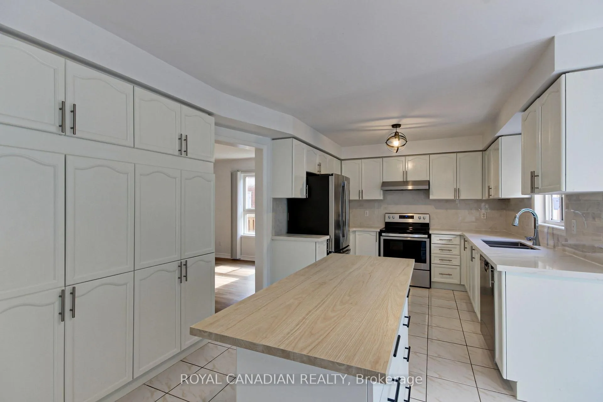 Photo 17 of 175 Rhodes Circle, Newmarket, Glenway Estates — HOMEH