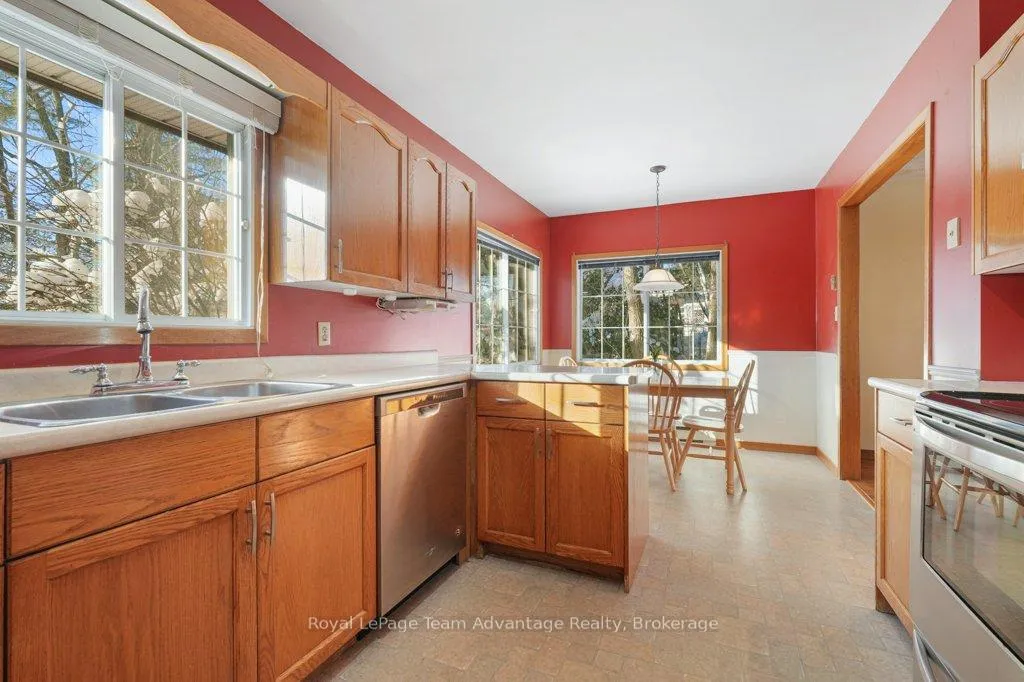 Photo 5 of 22 Virginia Heights, Parry Sound — HOMEH