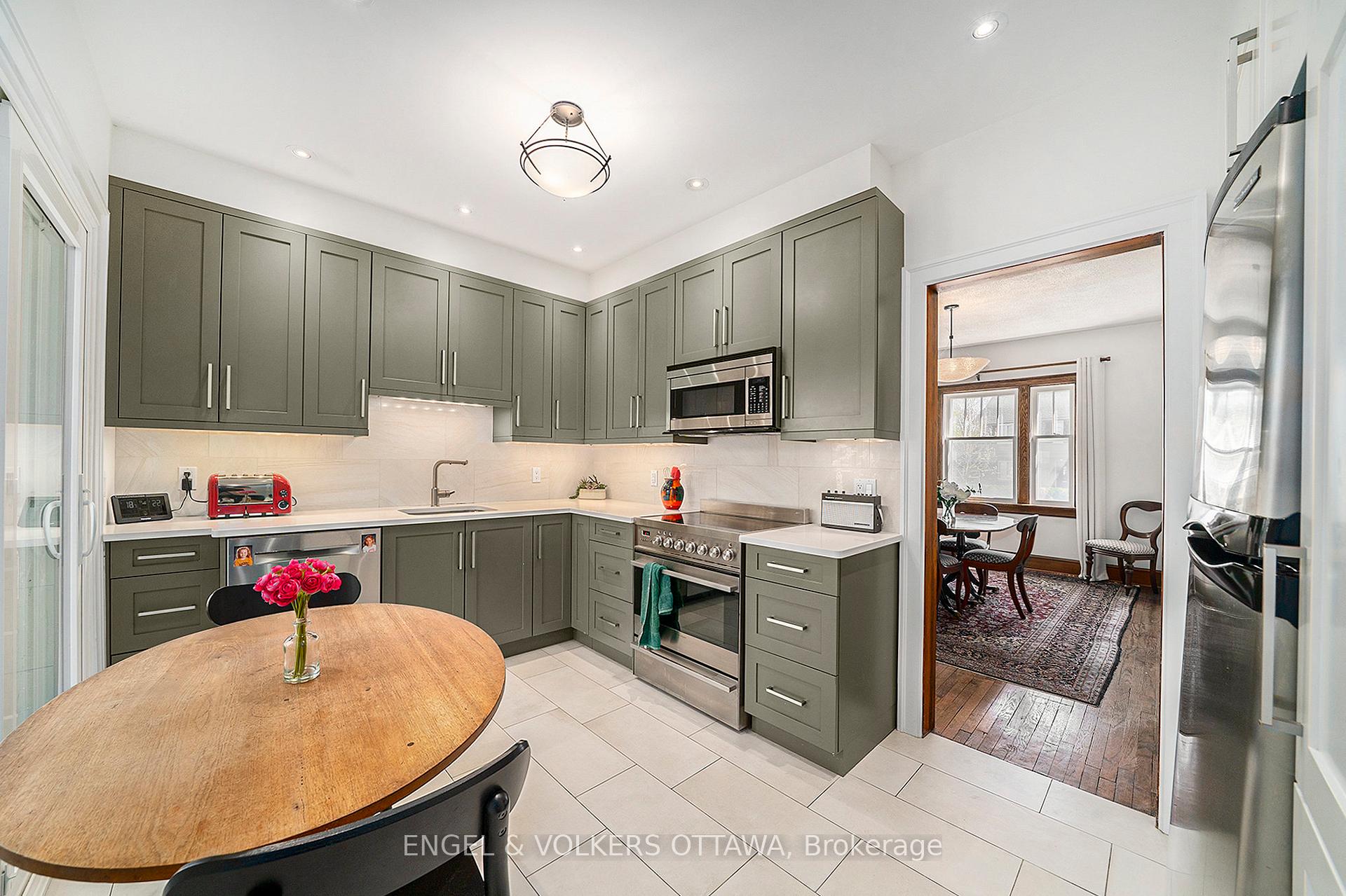 Photo 12 of 131 Acacia Avenue, Ottawa, Lindenlea — HOMEH