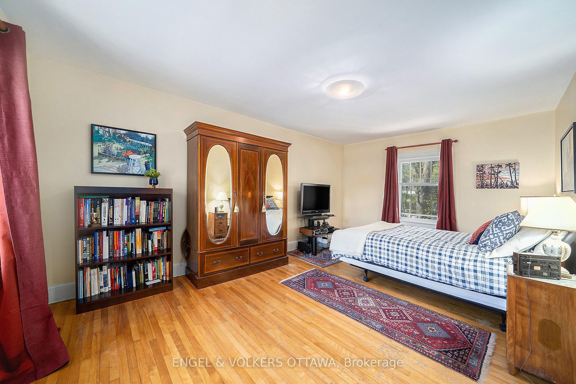 Photo 23 of 131 Acacia Avenue, Ottawa, Lindenlea — HOMEH