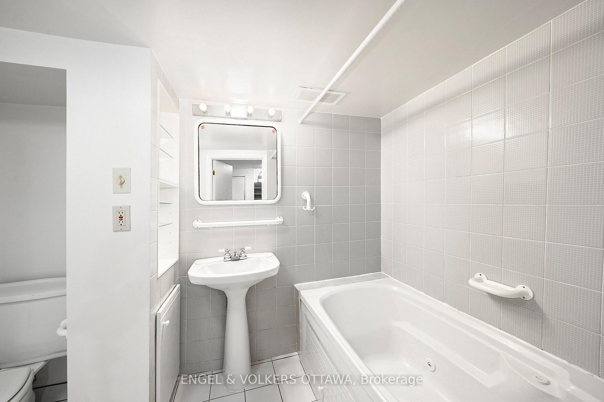 Photo 31 of 131 Acacia Avenue, Ottawa, Lindenlea — HOMEH