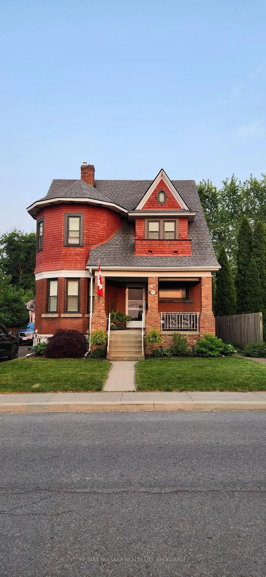 Photo 1 of 4766 Ryerson Crescent, Niagara Falls, Downtown — HOMEH