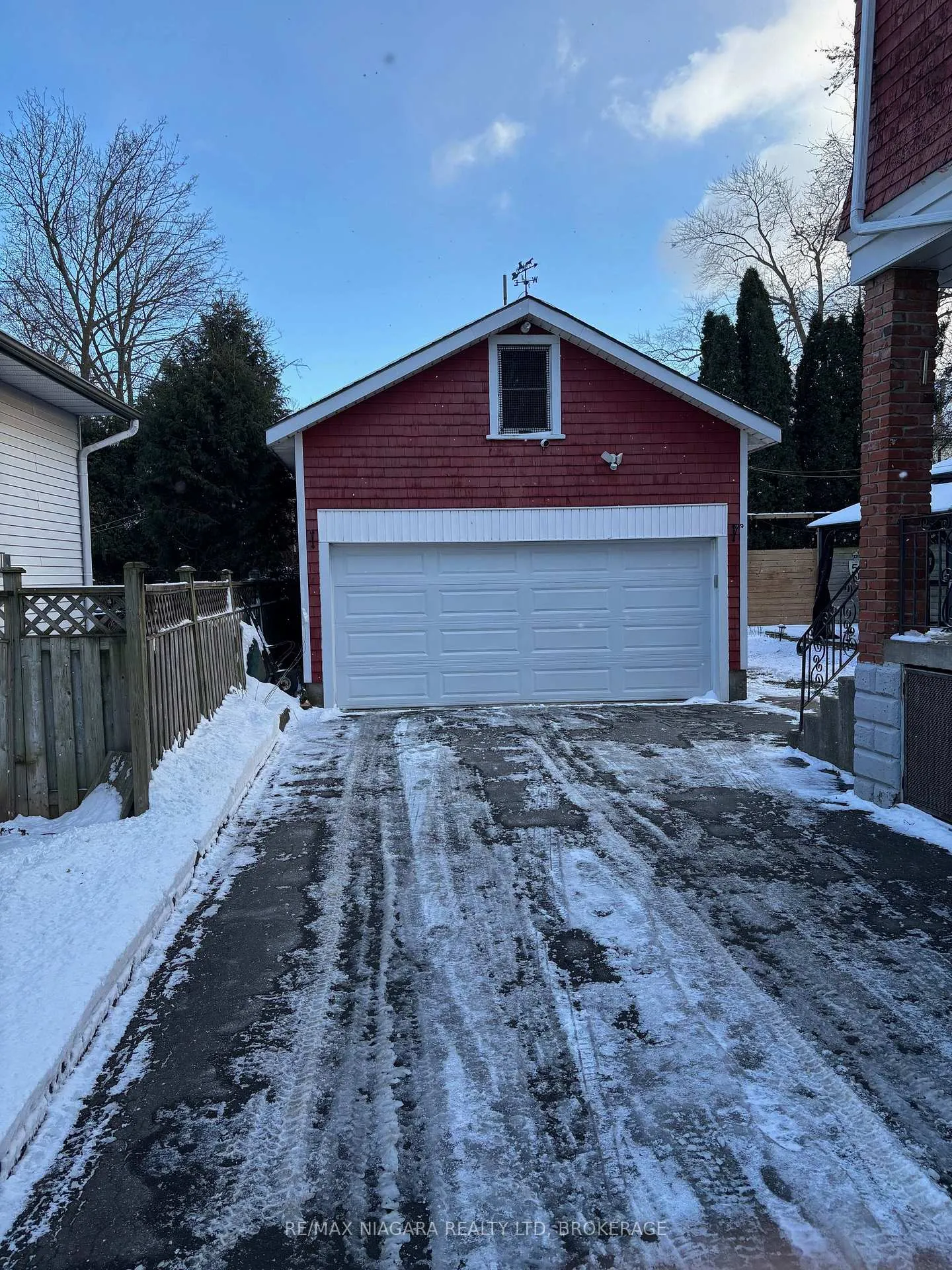 Photo 2 of 4766 Ryerson Crescent, Niagara Falls, Downtown — HOMEH