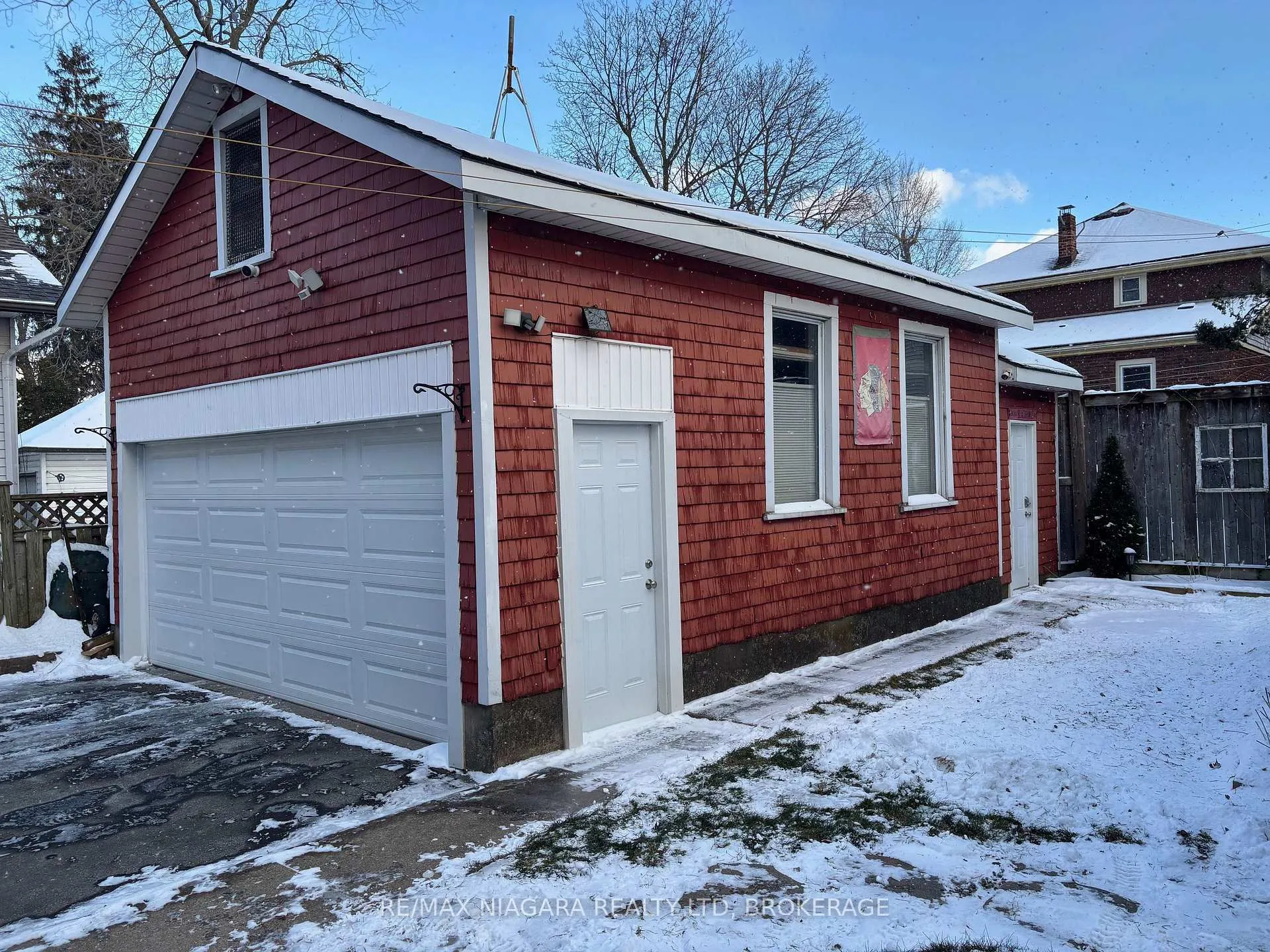 Photo 3 of 4766 Ryerson Crescent, Niagara Falls, Downtown — HOMEH