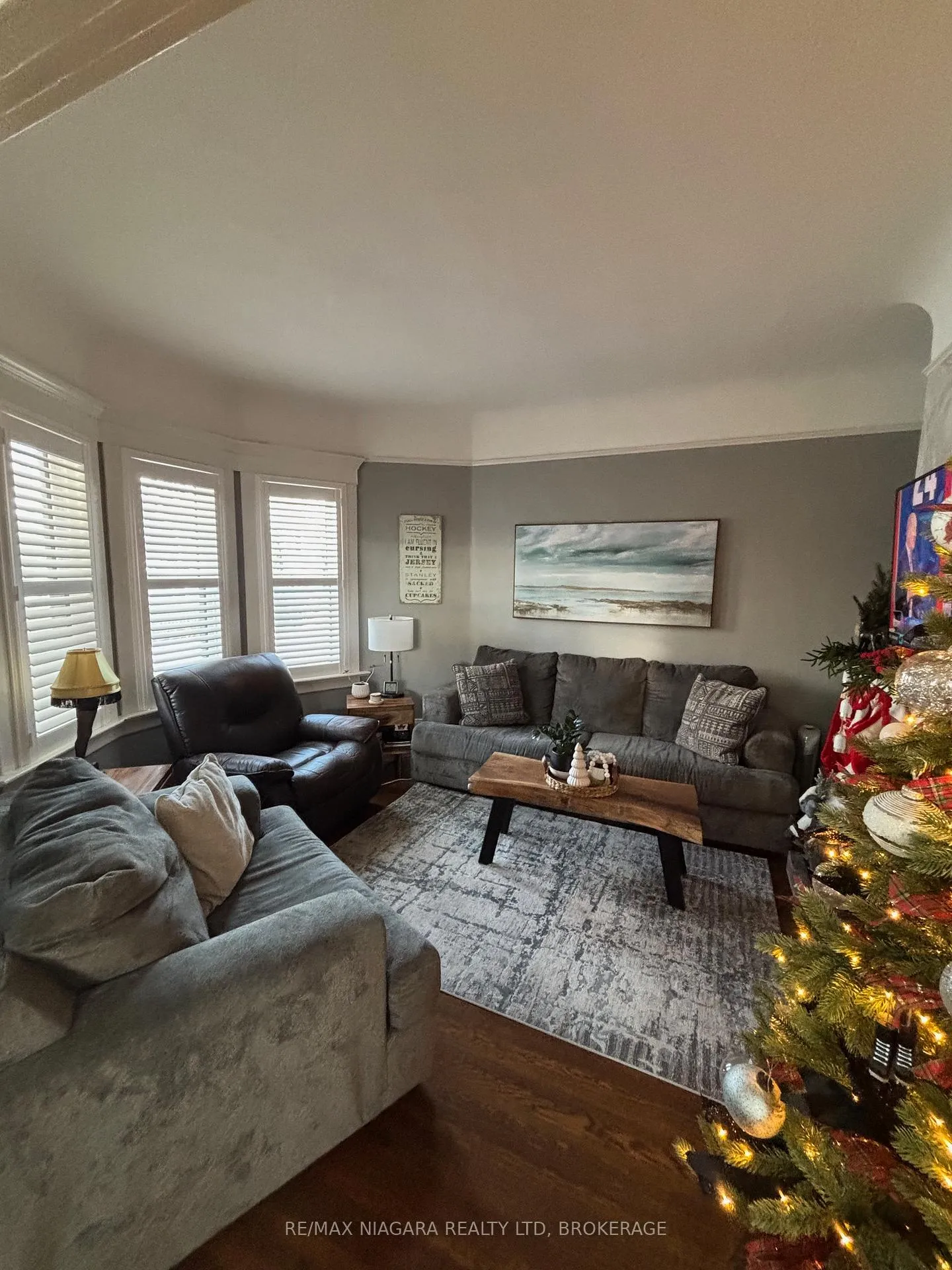 Photo 6 of 4766 Ryerson Crescent, Niagara Falls, Downtown — HOMEH