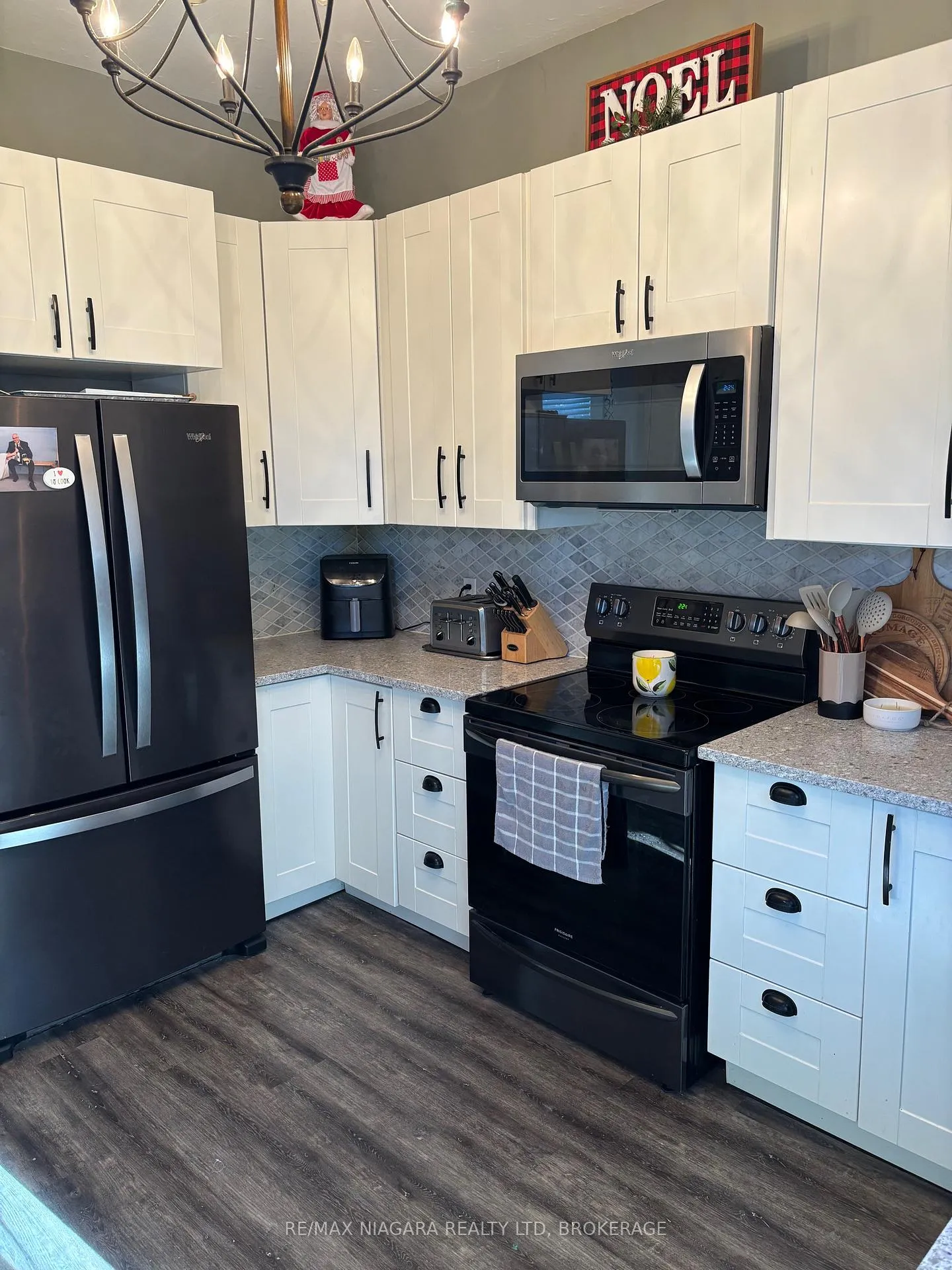 Photo 7 of 4766 Ryerson Crescent, Niagara Falls, Downtown — HOMEH