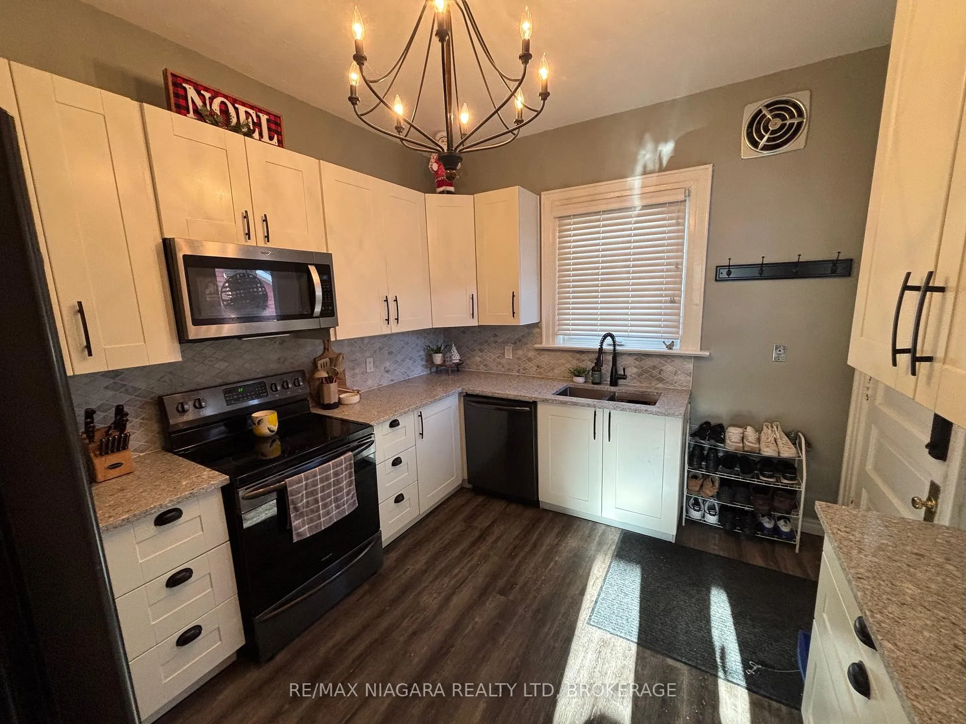 Photo 8 of 4766 Ryerson Crescent, Niagara Falls, Downtown — HOMEH