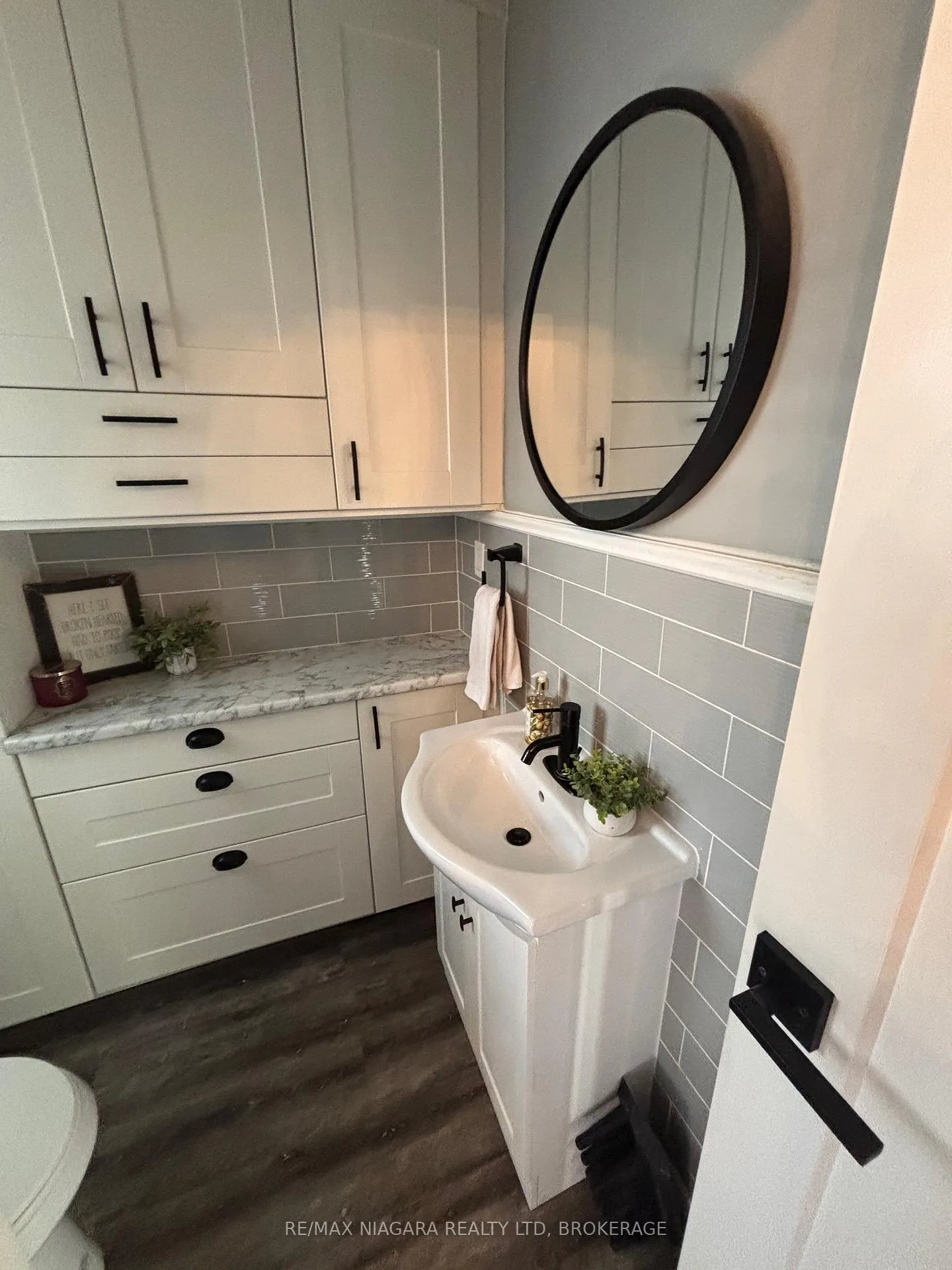 Photo 11 of 4766 Ryerson Crescent, Niagara Falls, Downtown — HOMEH