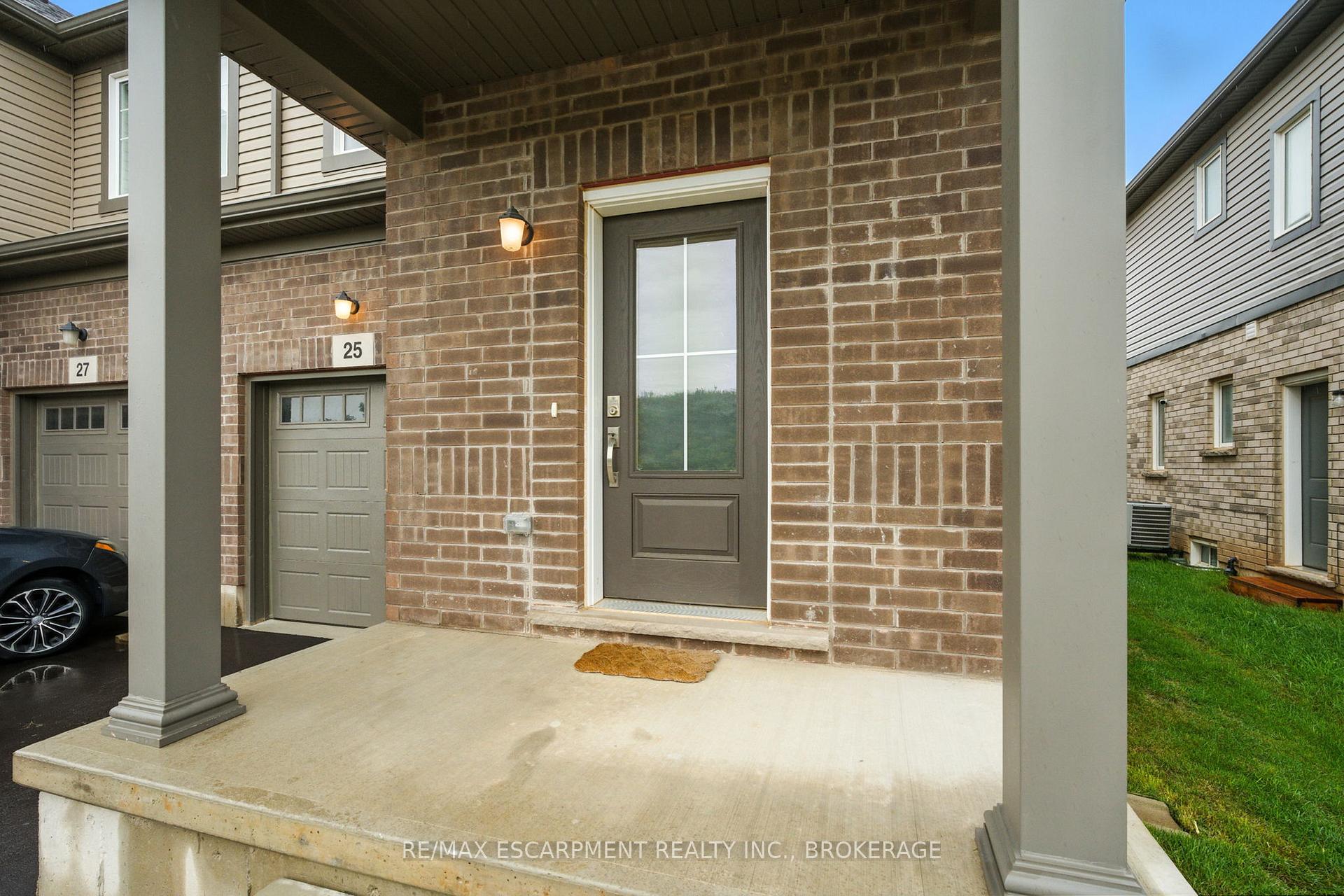 Photo 2 of 25 Saffron Way, Pelham, Fonthill — HOMEH