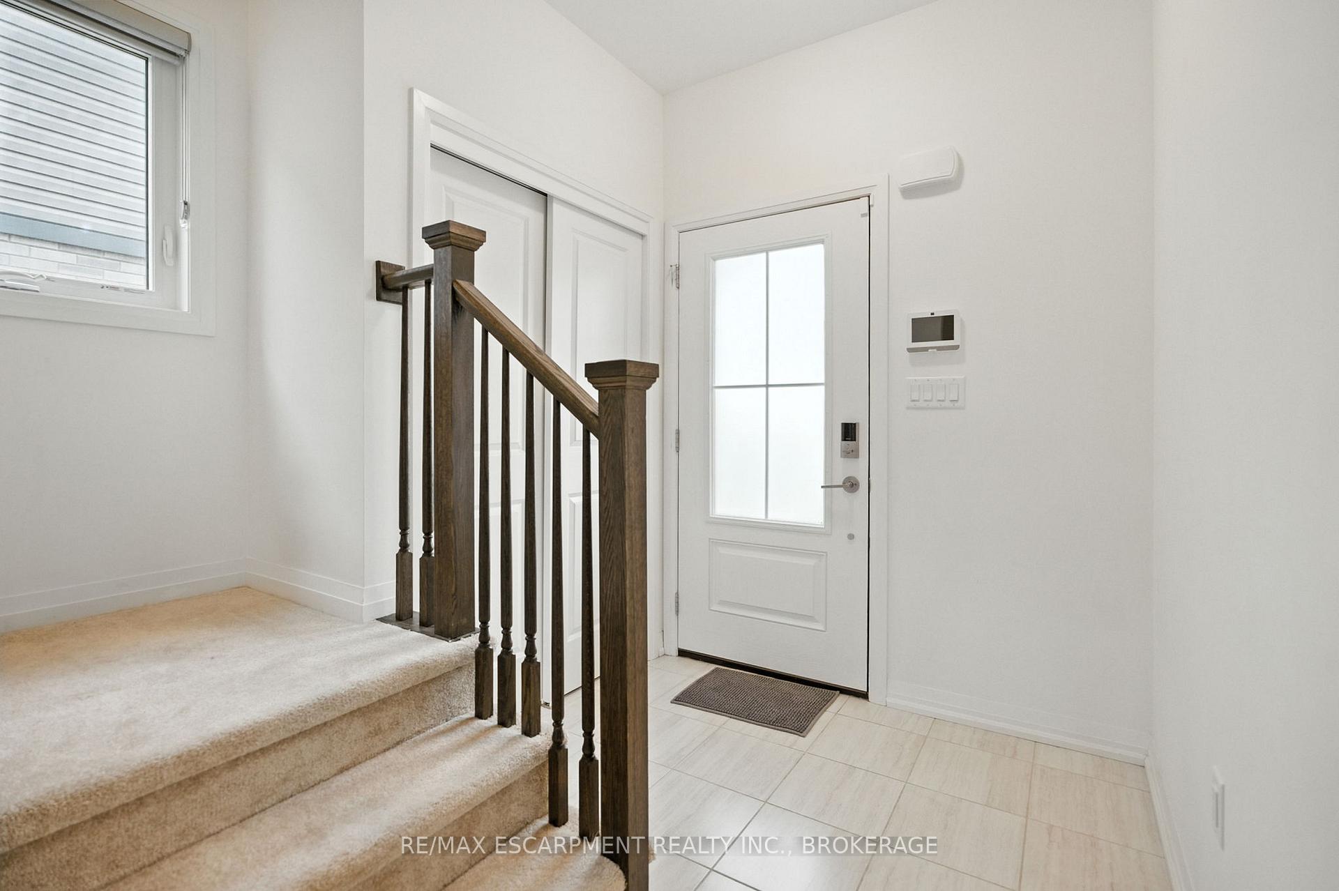 Photo 3 of 25 Saffron Way, Pelham, Fonthill — HOMEH
