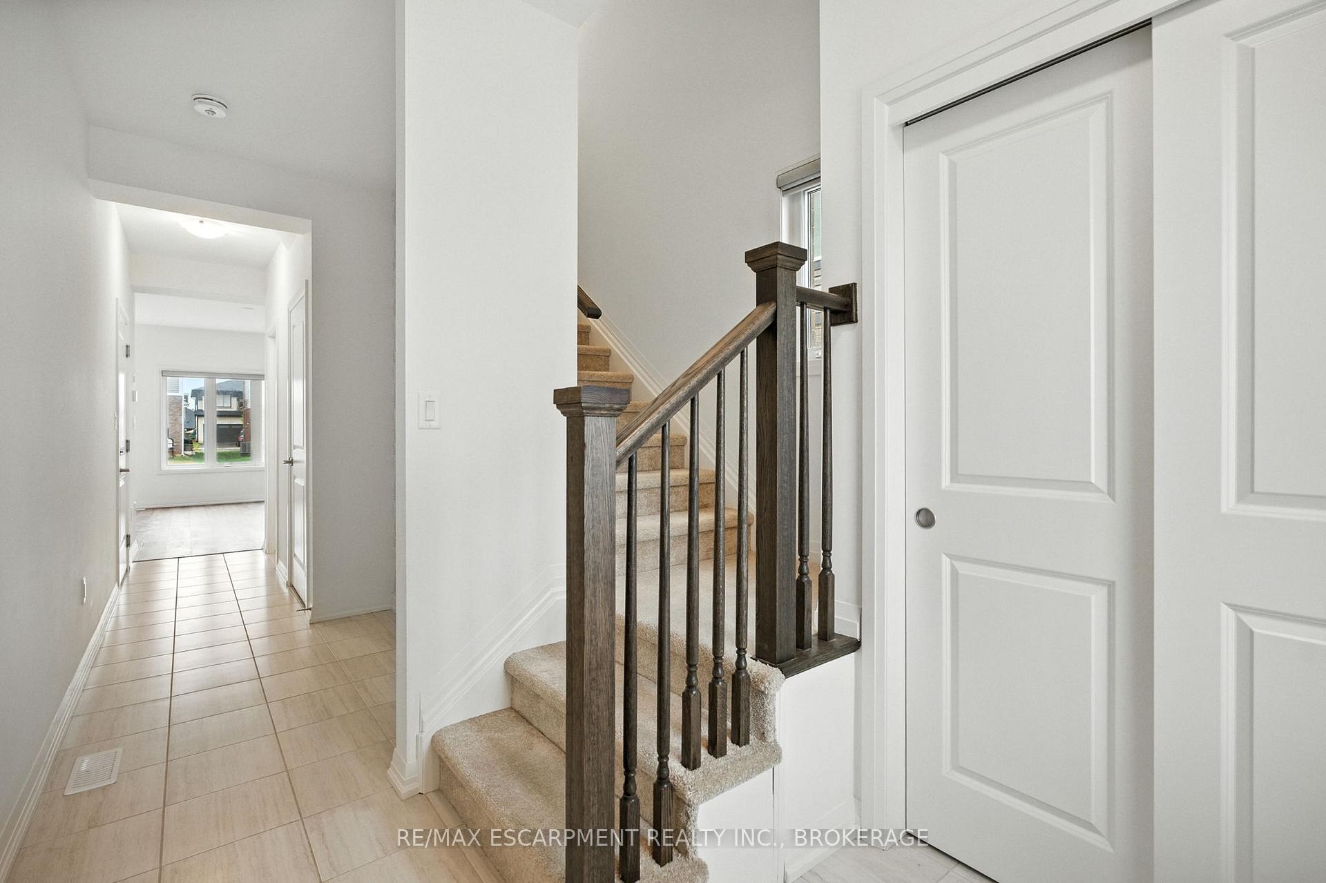 Photo 4 of 25 Saffron Way, Pelham, Fonthill — HOMEH