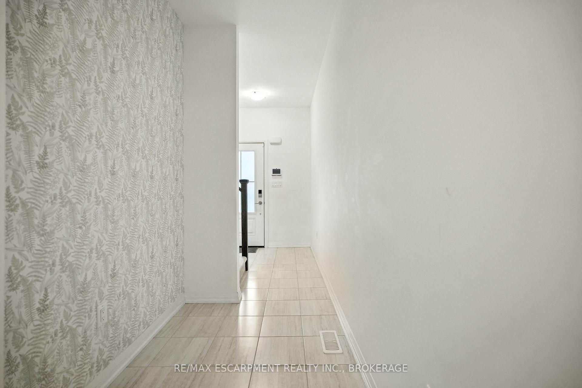 Photo 5 of 25 Saffron Way, Pelham, Fonthill — HOMEH