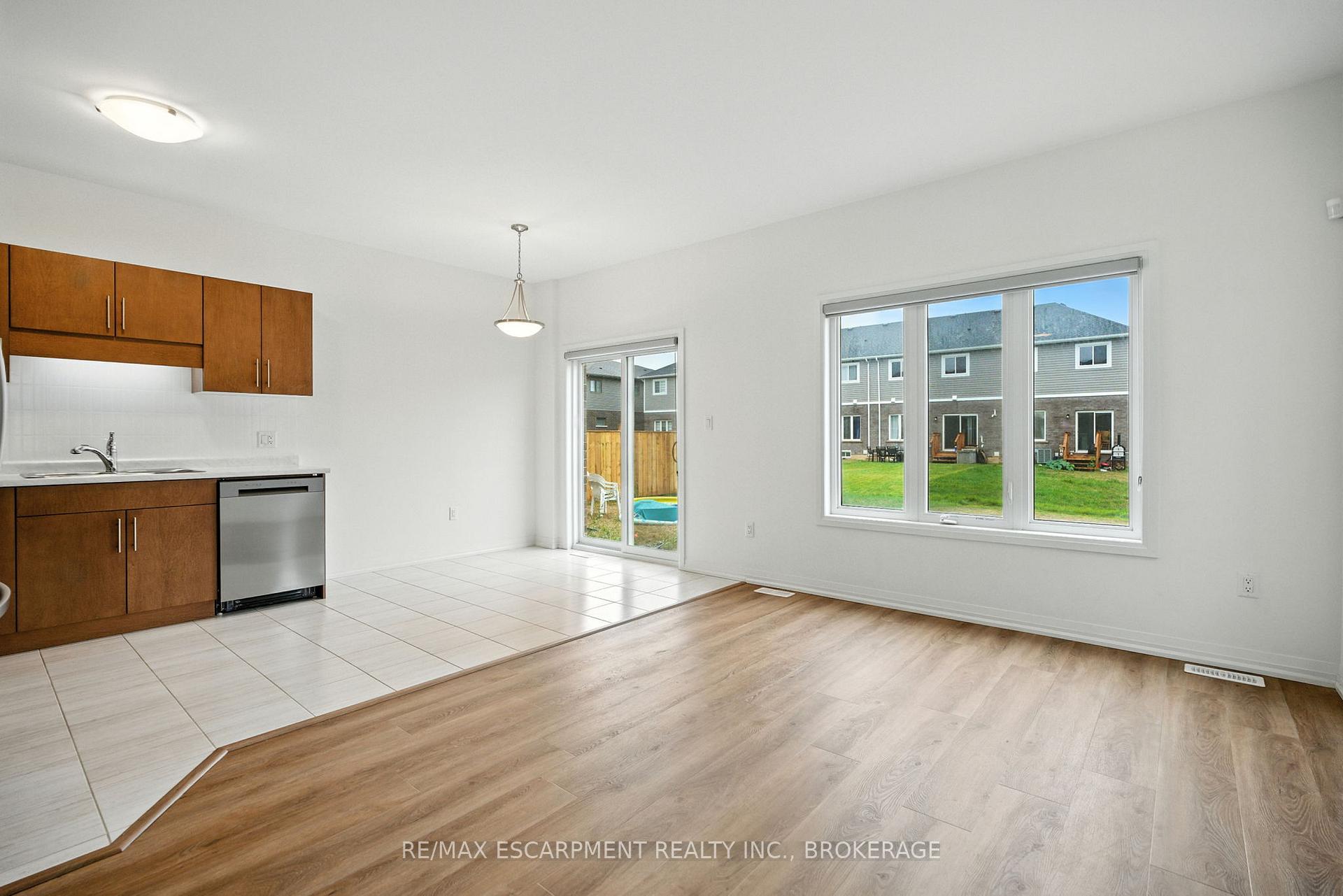Photo 6 of 25 Saffron Way, Pelham, Fonthill — HOMEH