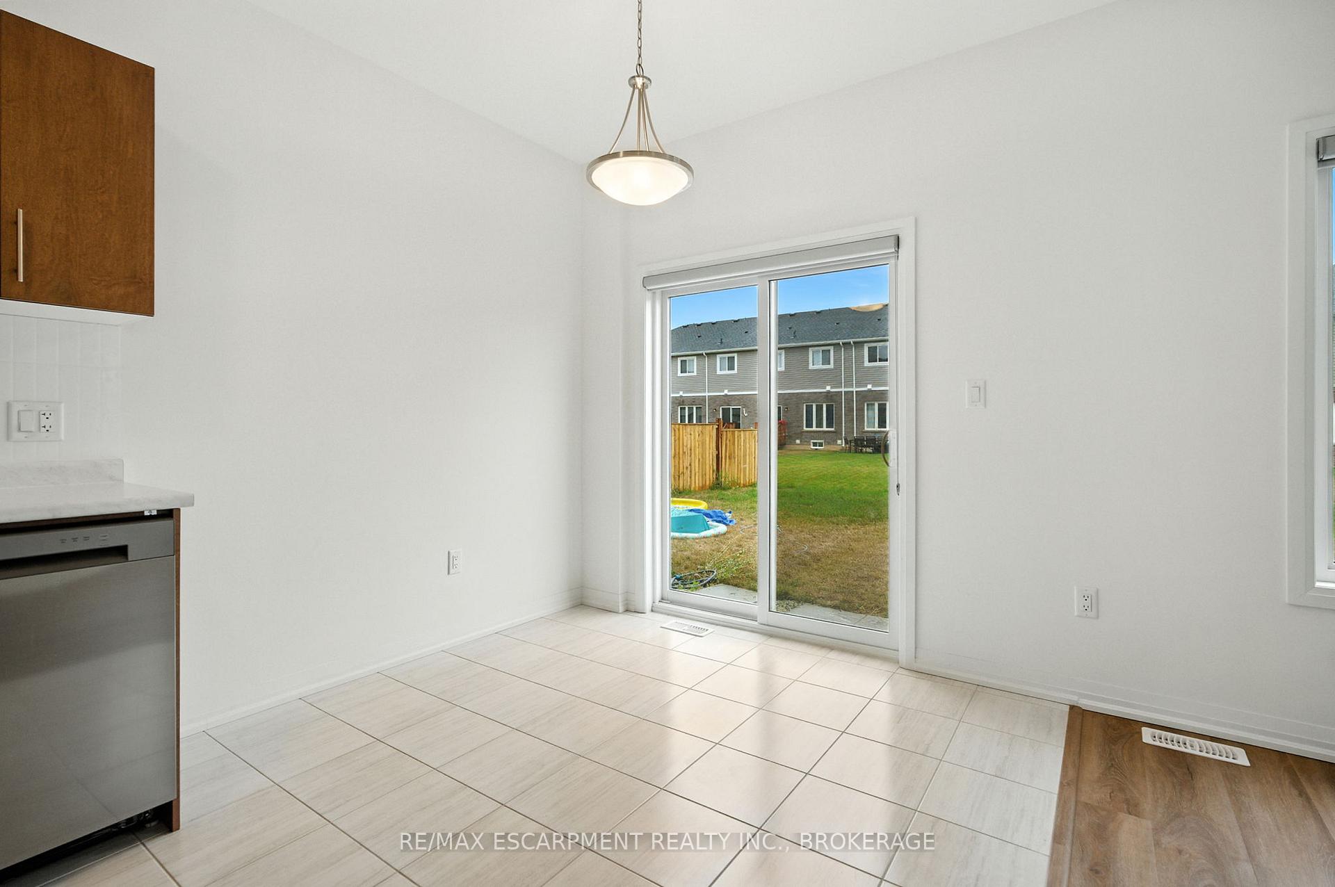 Photo 9 of 25 Saffron Way, Pelham, Fonthill — HOMEH